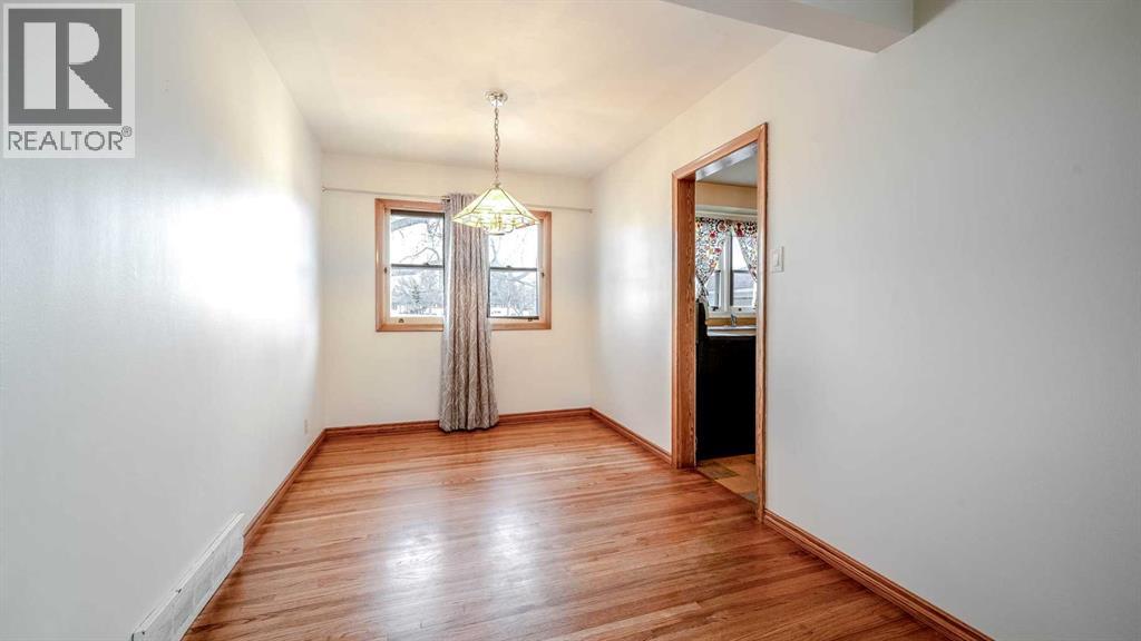 Single Family House Bungalow for Sale in  Marlowe Place NE Winston Heights/Mountview Calgary 