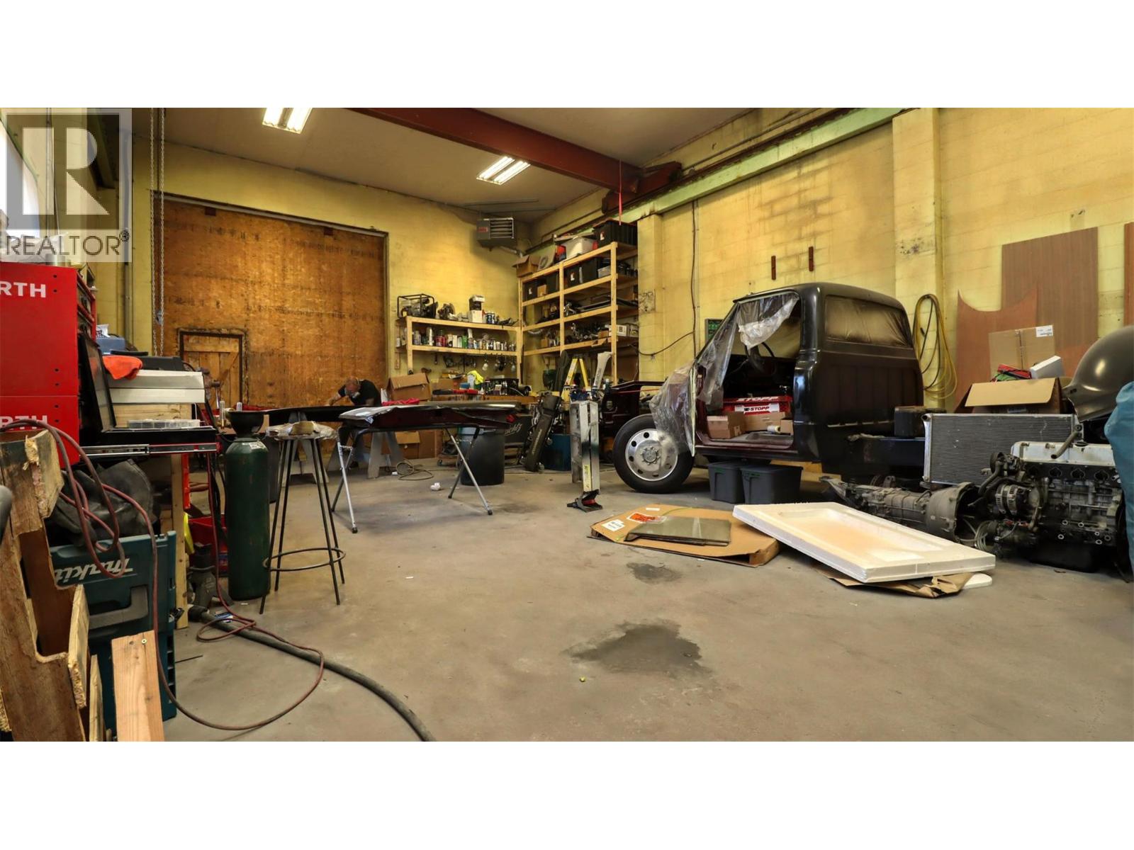 5795 Squilax-Anglemont Road - 28