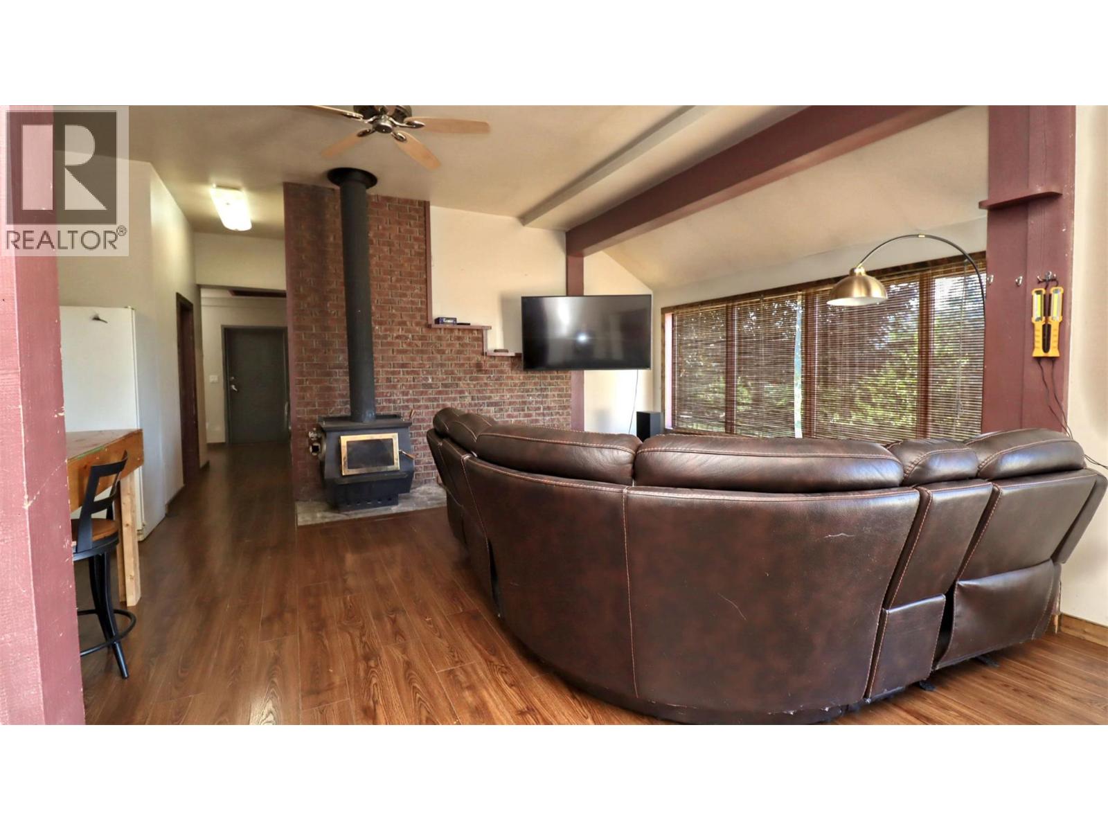 5795 Squilax-Anglemont Road - 18