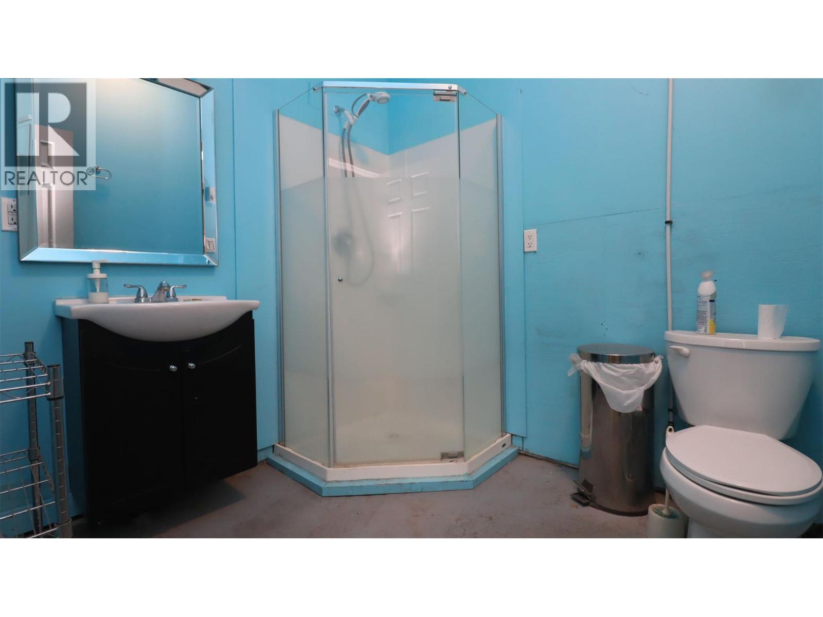 5795 Squilax-Anglemont Road - 16
