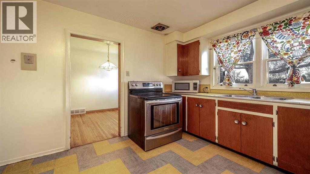 Single Family House Bungalow for Sale in  Marlowe Place NE Winston Heights/Mountview Calgary 