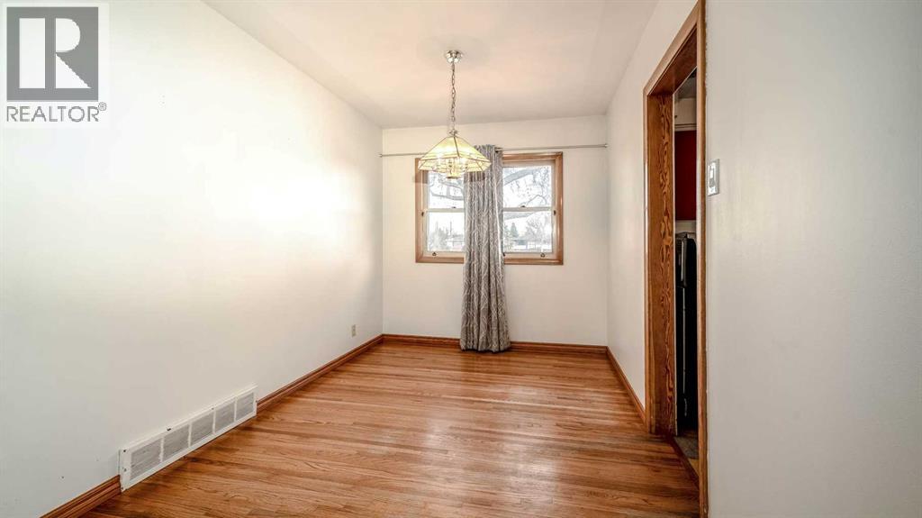 Single Family House Bungalow for Sale in  Marlowe Place NE Winston Heights/Mountview Calgary 