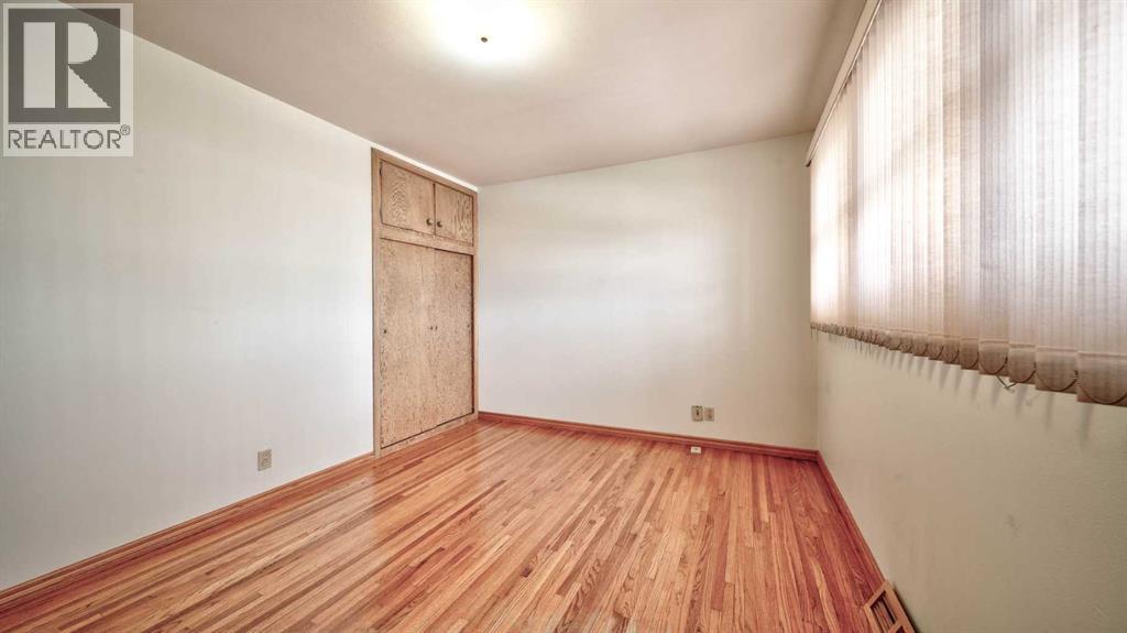 Single Family House Bungalow for Sale in  Marlowe Place NE Winston Heights/Mountview Calgary 