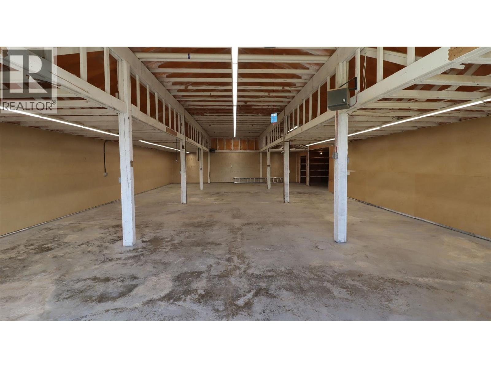 5795 Squilax-Anglemont Road - 40