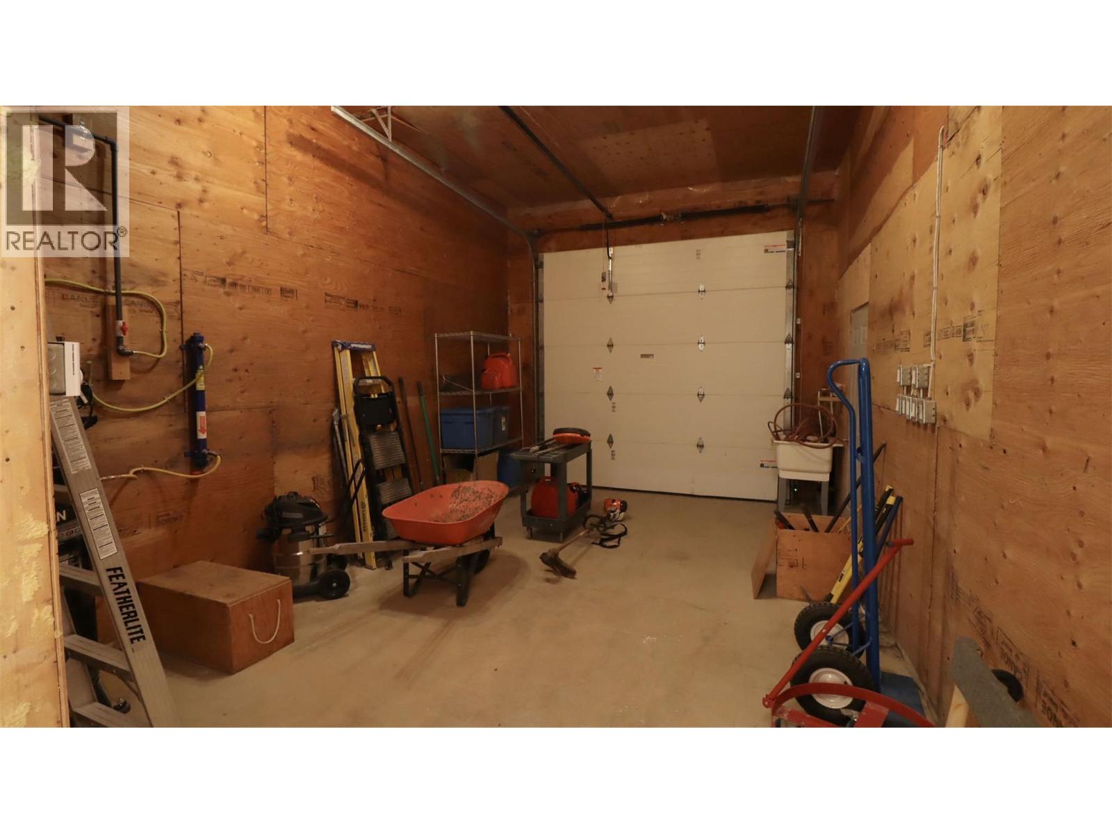 5795 Squilax-Anglemont Road - 43