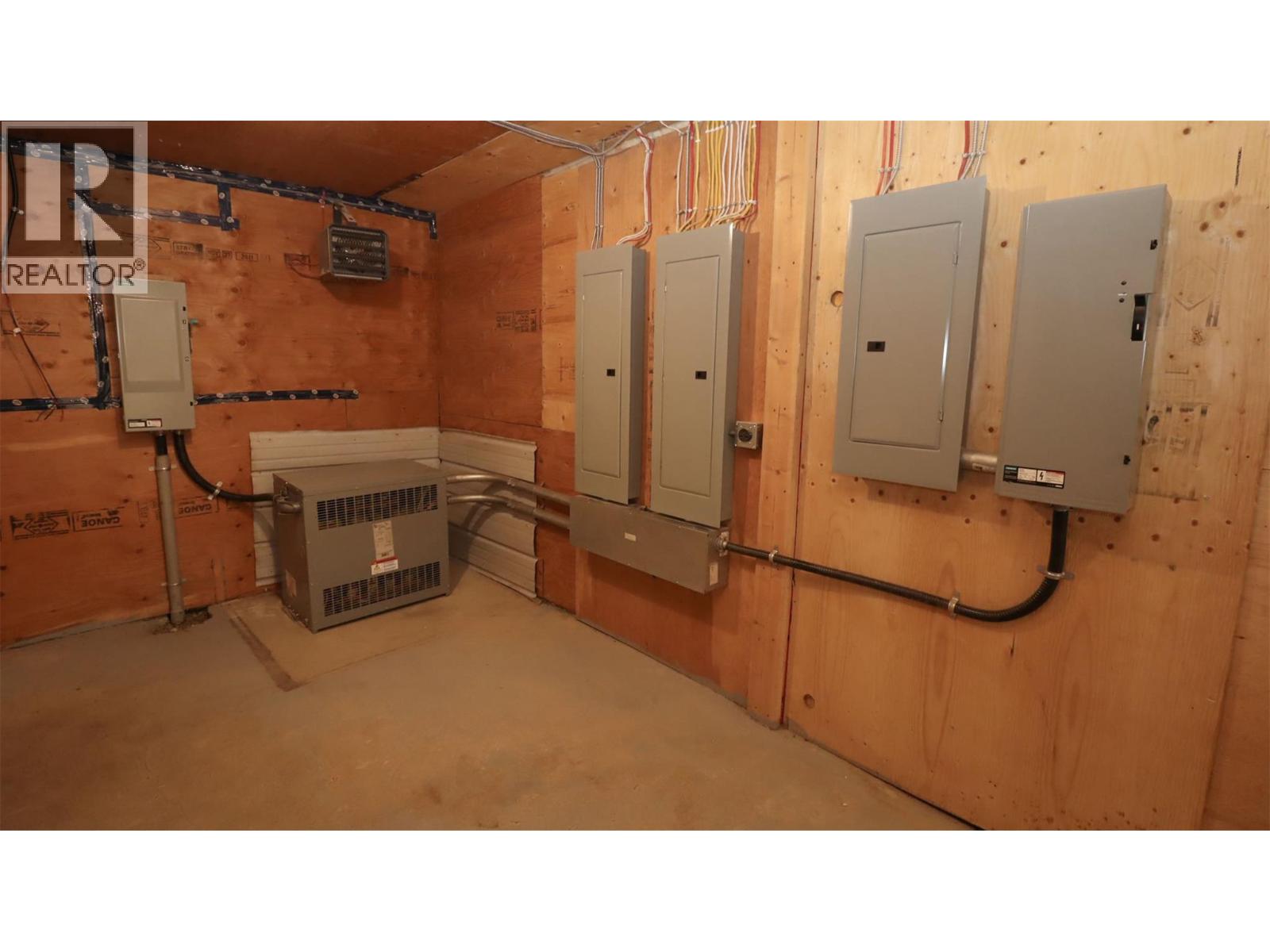 5795 Squilax-Anglemont Road - 44