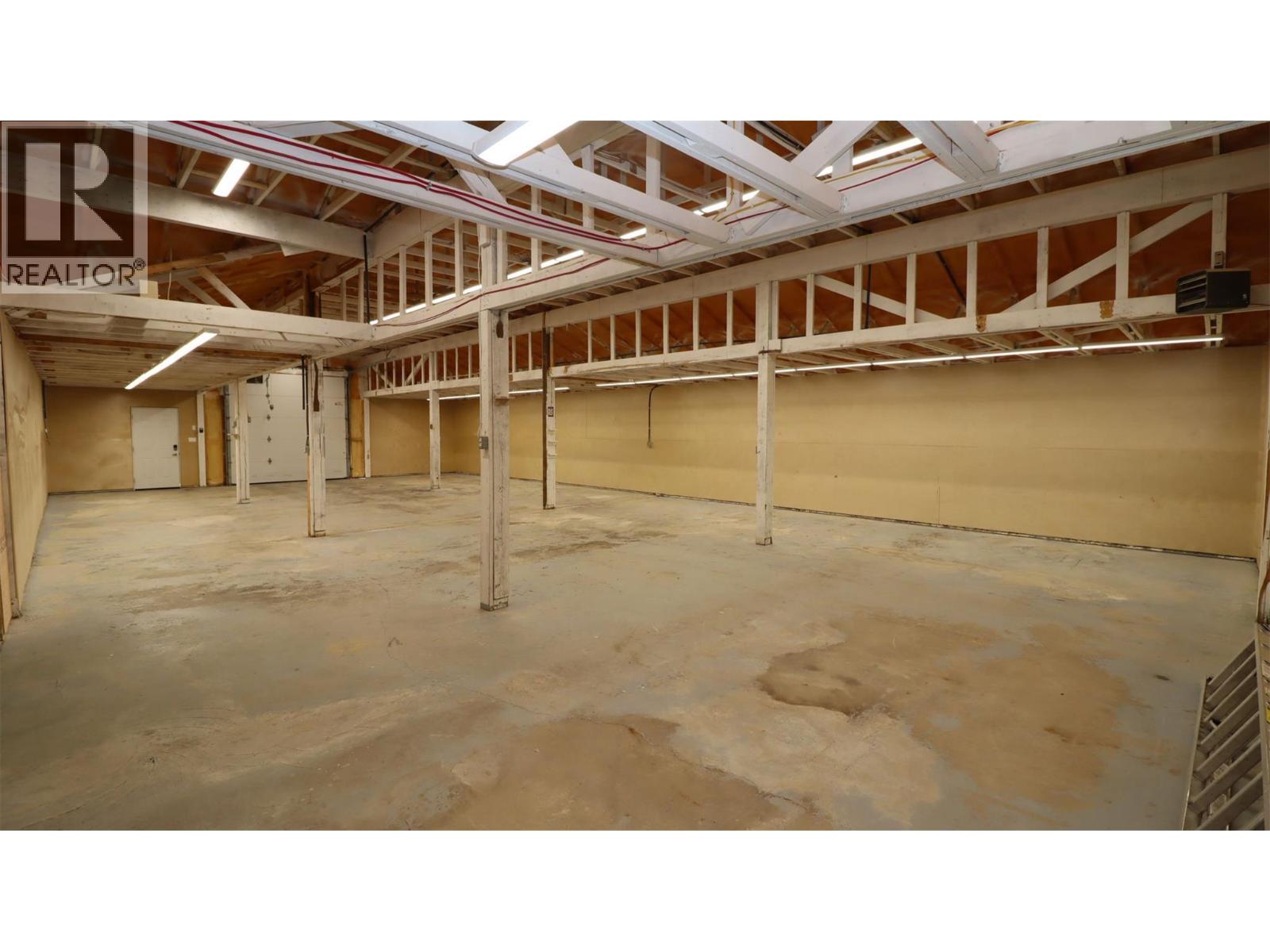 5795 Squilax-Anglemont Road - 46