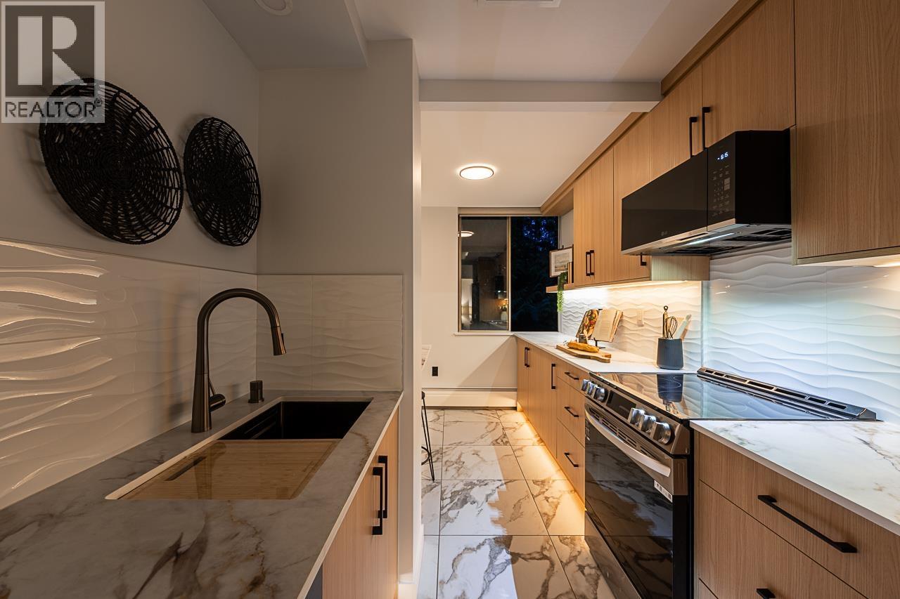 608 2004 FULLERTON AVENUE, North Vancouver