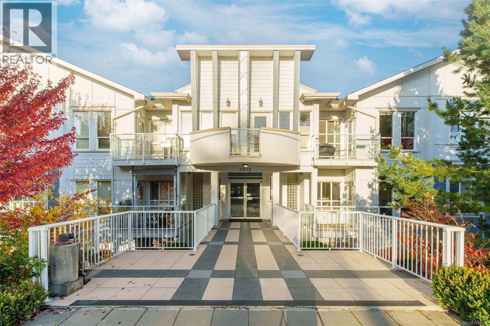 211 3915 Carey Road, Saanich