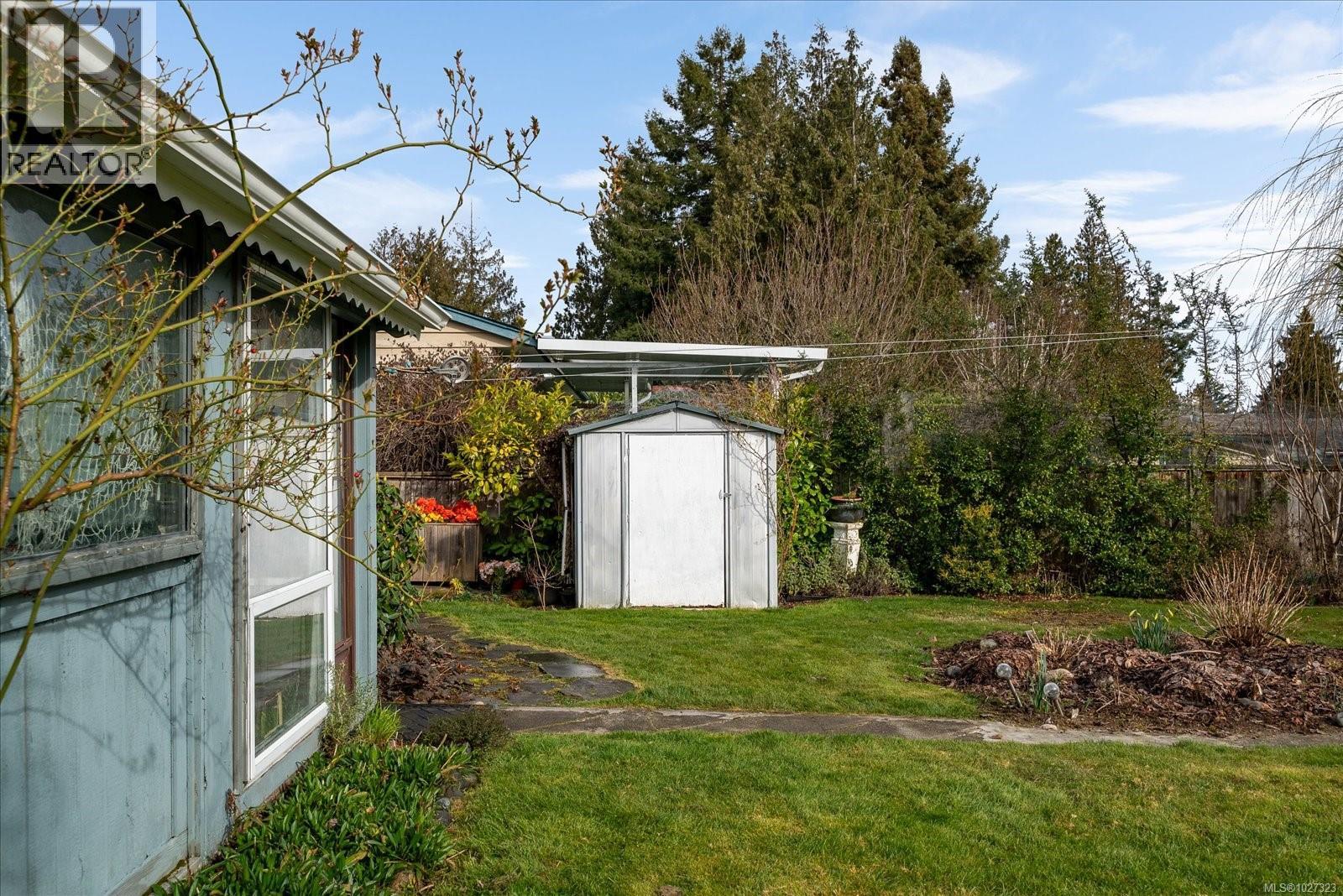 230 Evergreen St, Parksville