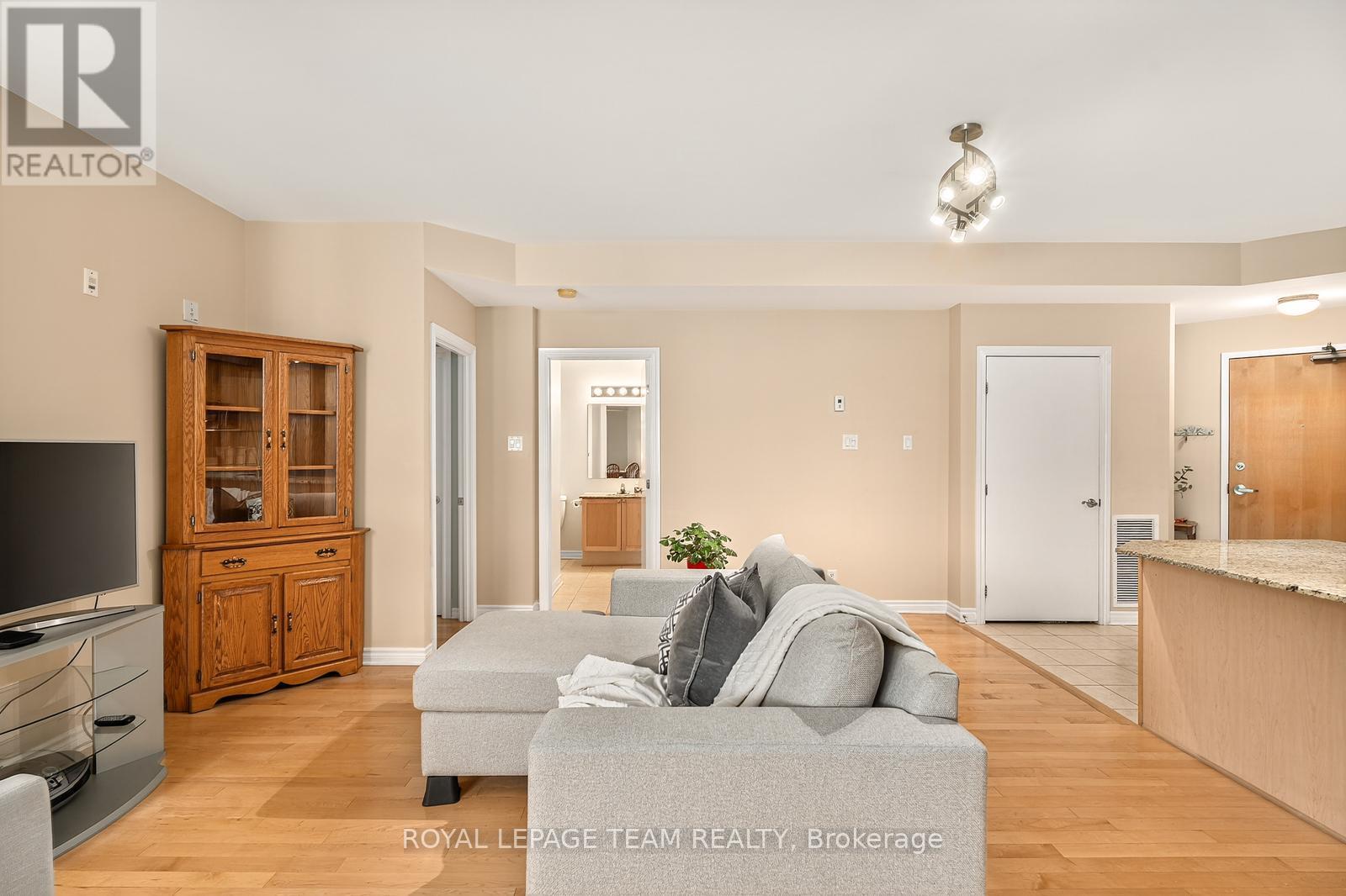 #230 205 BOLTON STREET - 19