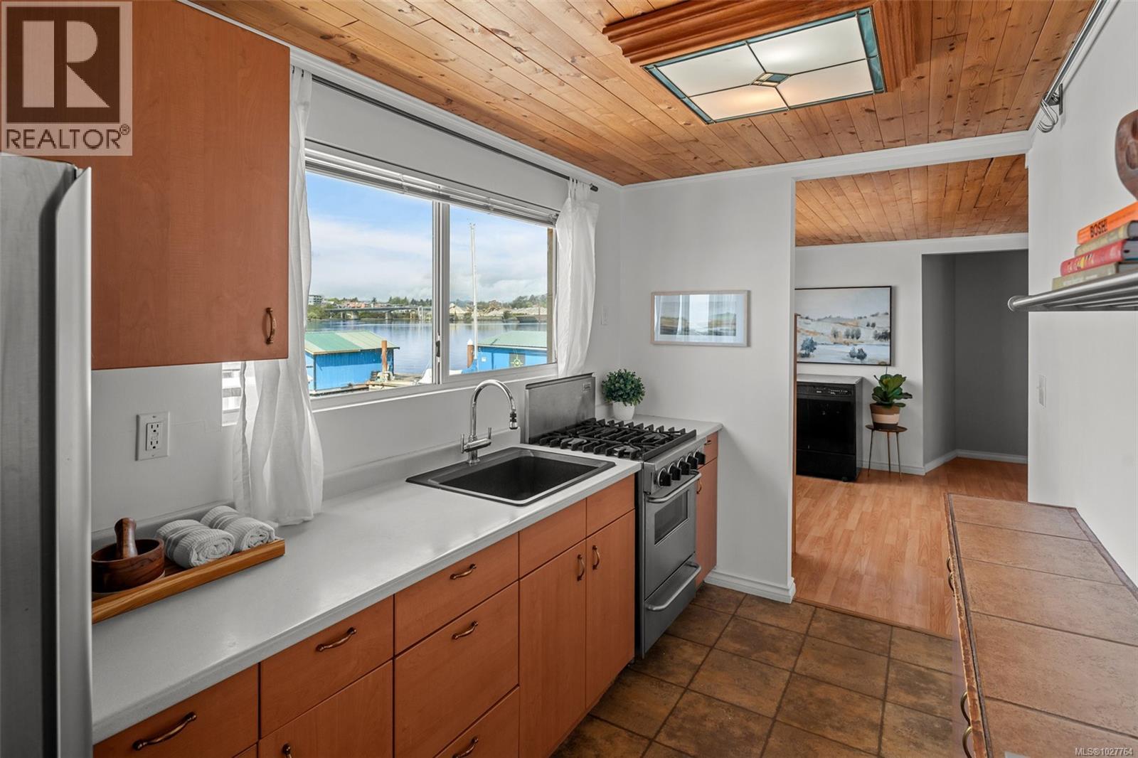 14 1810B Store St, Victoria