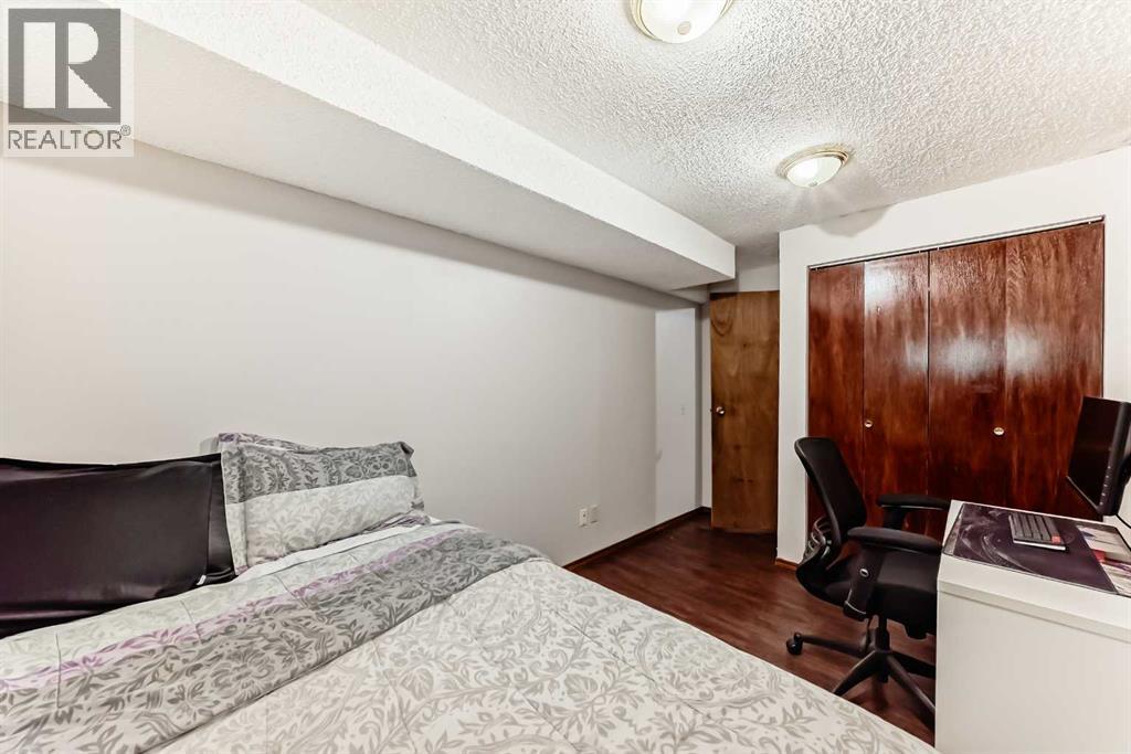 Single Family House 4 Level for Sale in   Street SW Shawnessy Calgary 