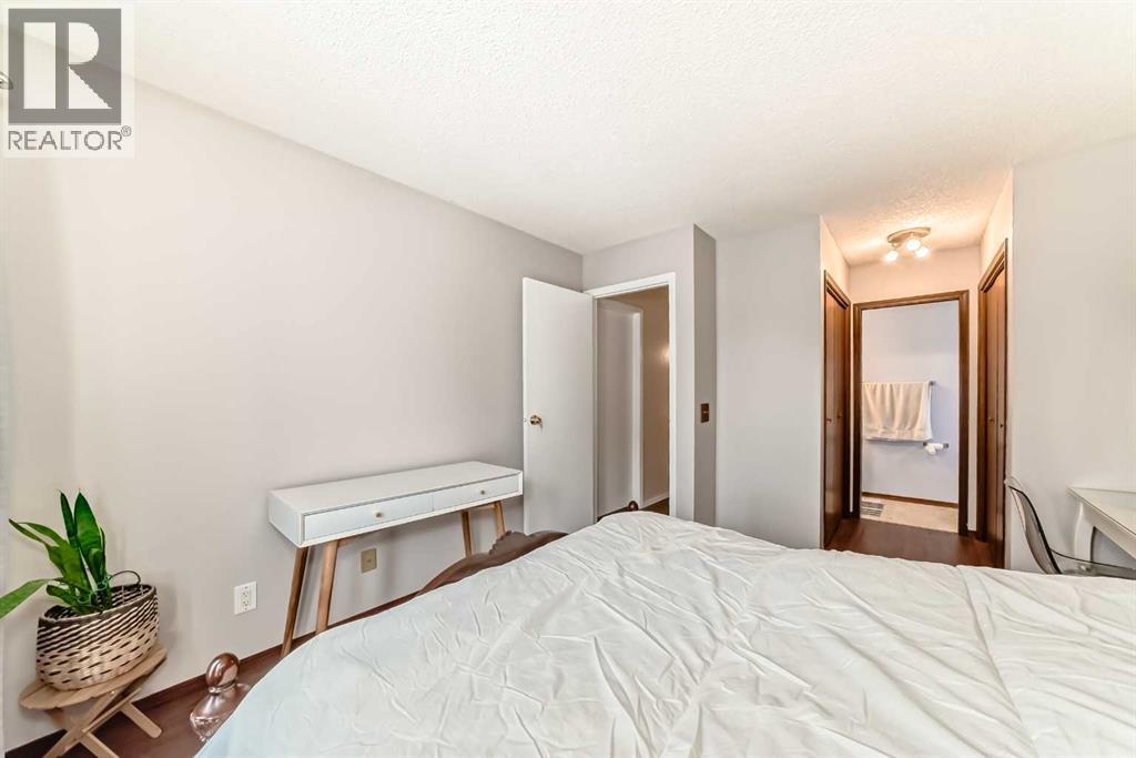 Single Family House 4 Level for Sale in   Street SW Shawnessy Calgary 