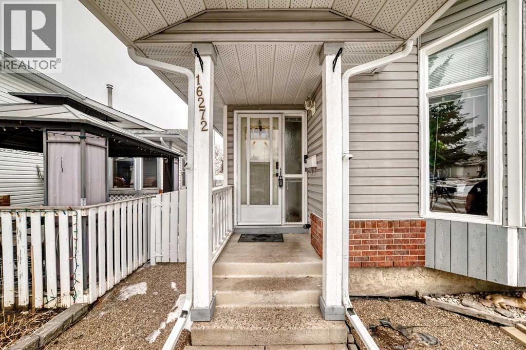 Single Family House 4 Level for Sale in   Street SW Shawnessy Calgary 