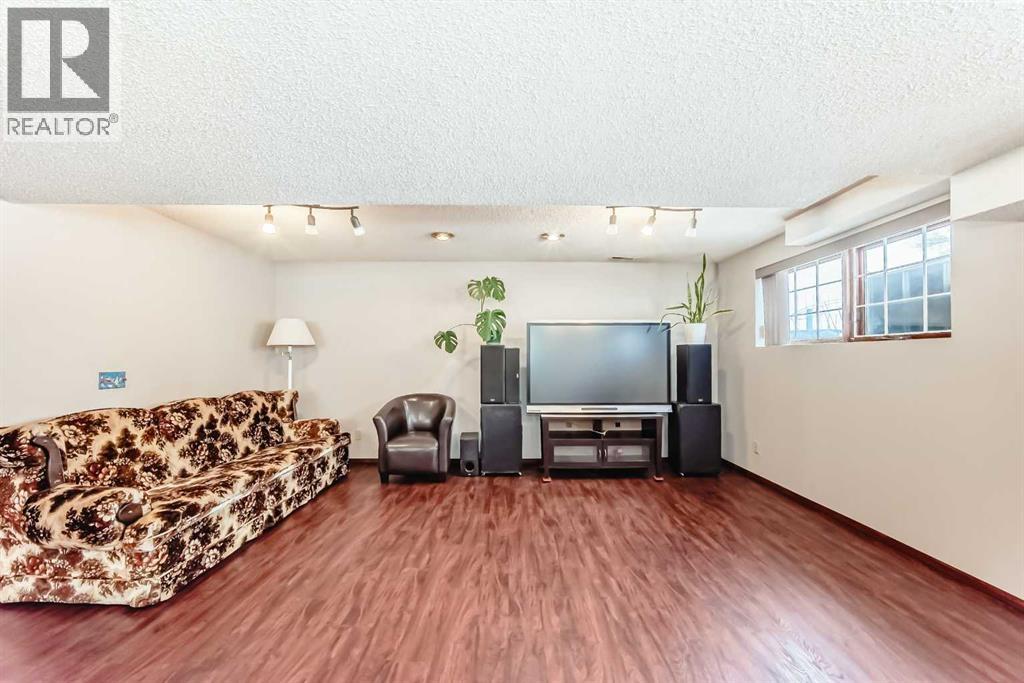 Single Family House 4 Level for Sale in   Street SW Shawnessy Calgary 