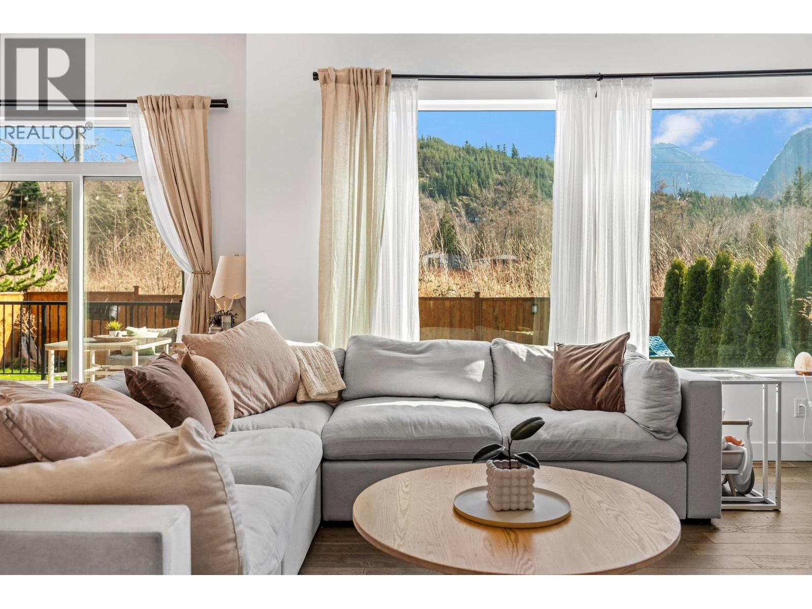 39212 CARDINAL DRIVE, Squamish