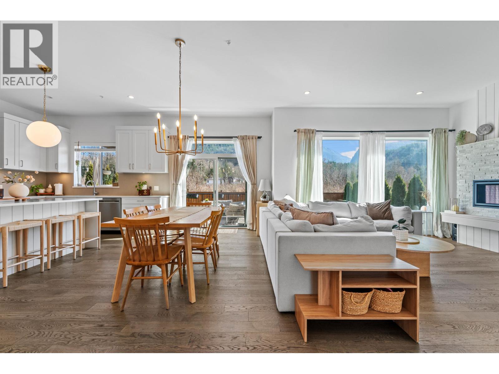 39212 CARDINAL DRIVE, Squamish