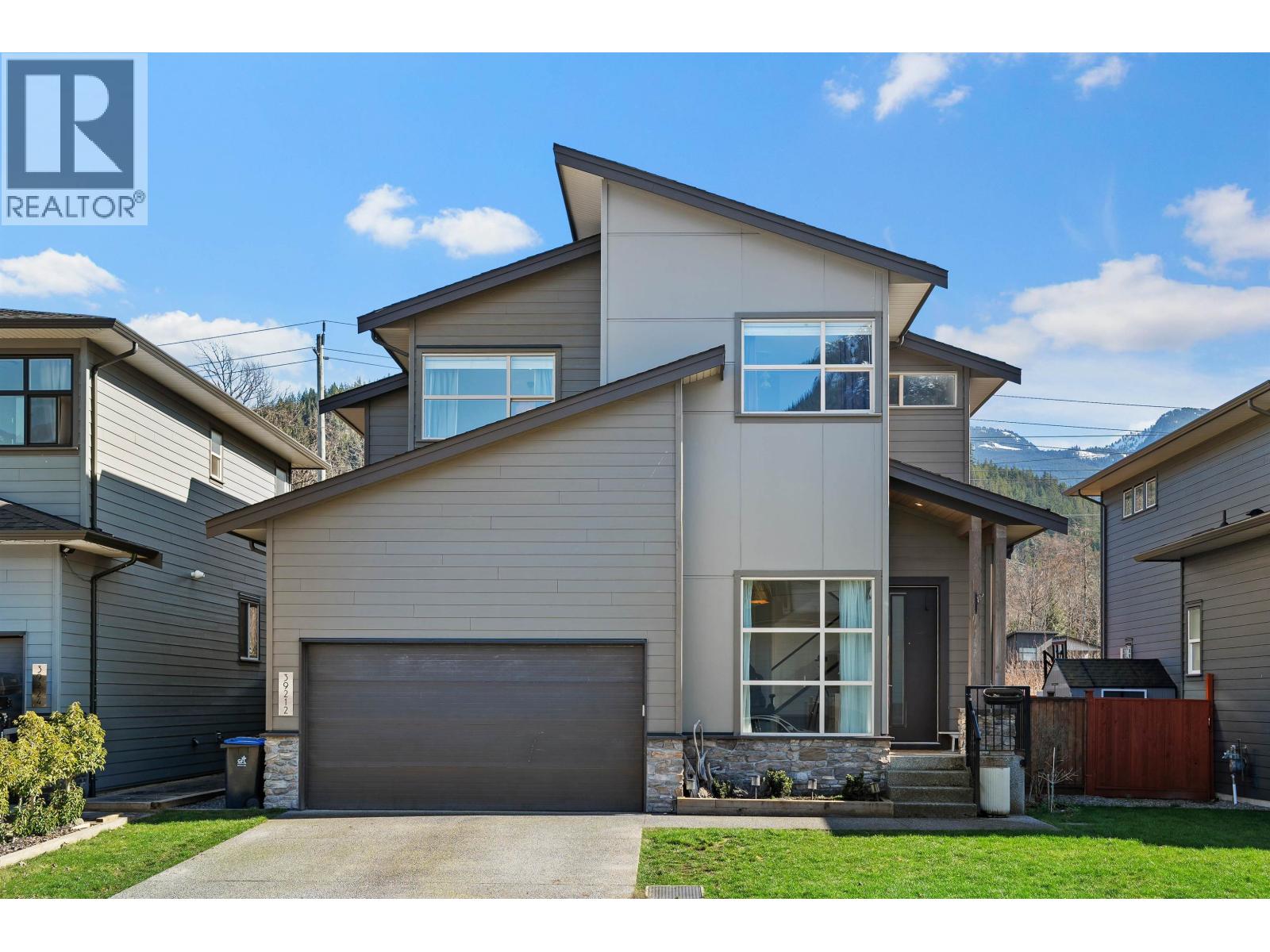 39212 CARDINAL DRIVE, Squamish
