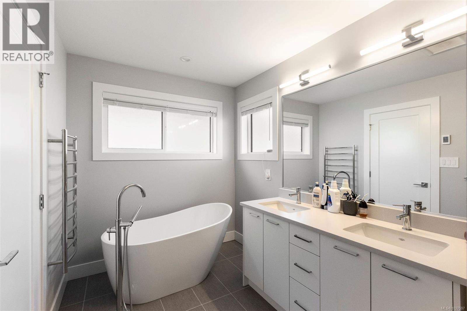  2911 Constellation Avenue, Langford