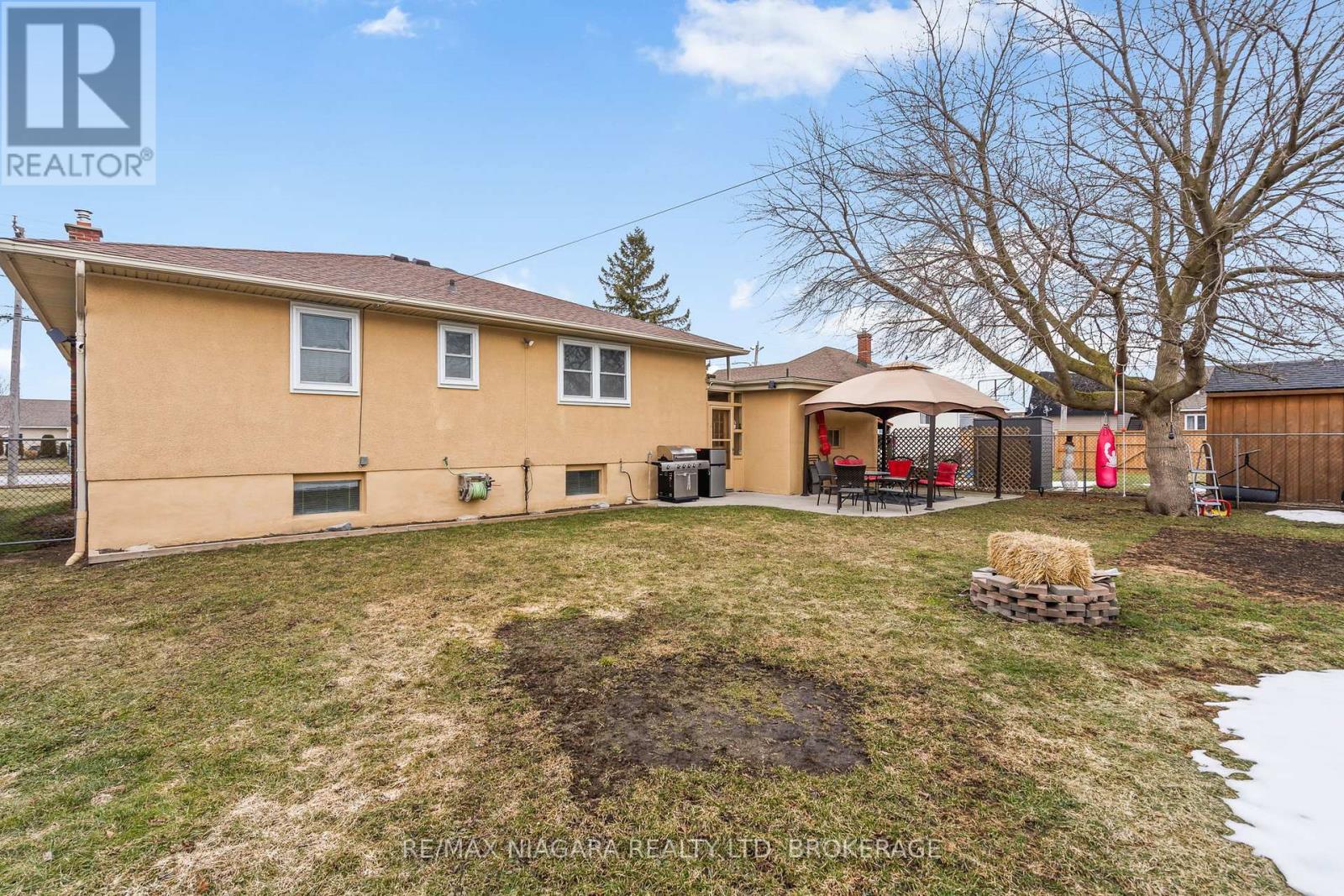 506 MAIN STREET W - 24