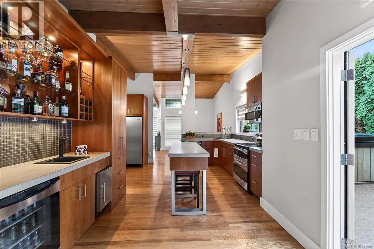  4348 Parkside Crescent, Saanich