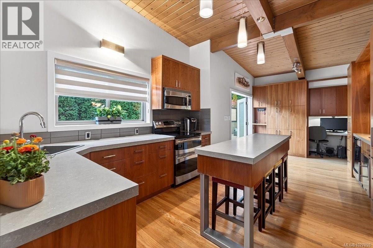  4348 Parkside Crescent, Saanich