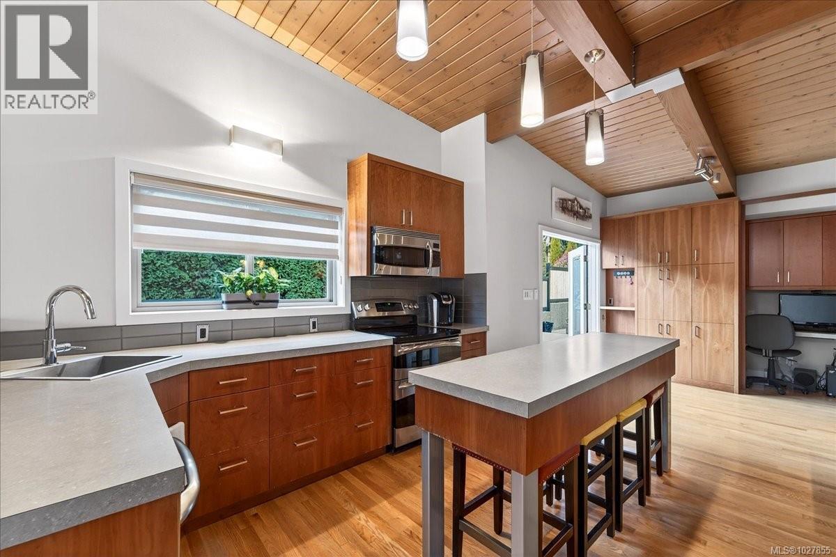  4348 Parkside Crescent, Saanich