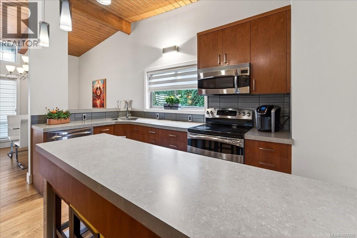  4348 Parkside Crescent, Saanich