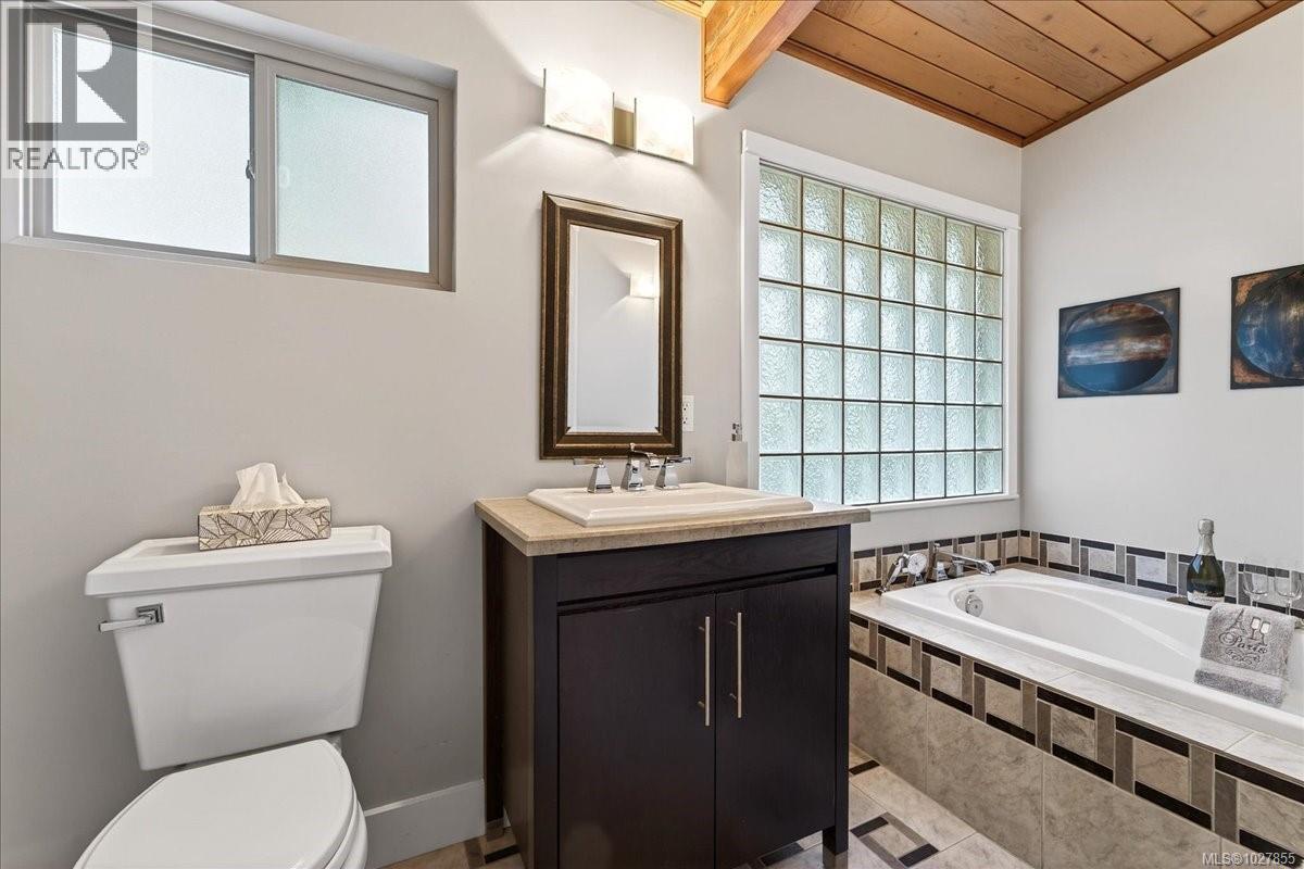  4348 Parkside Crescent, Saanich