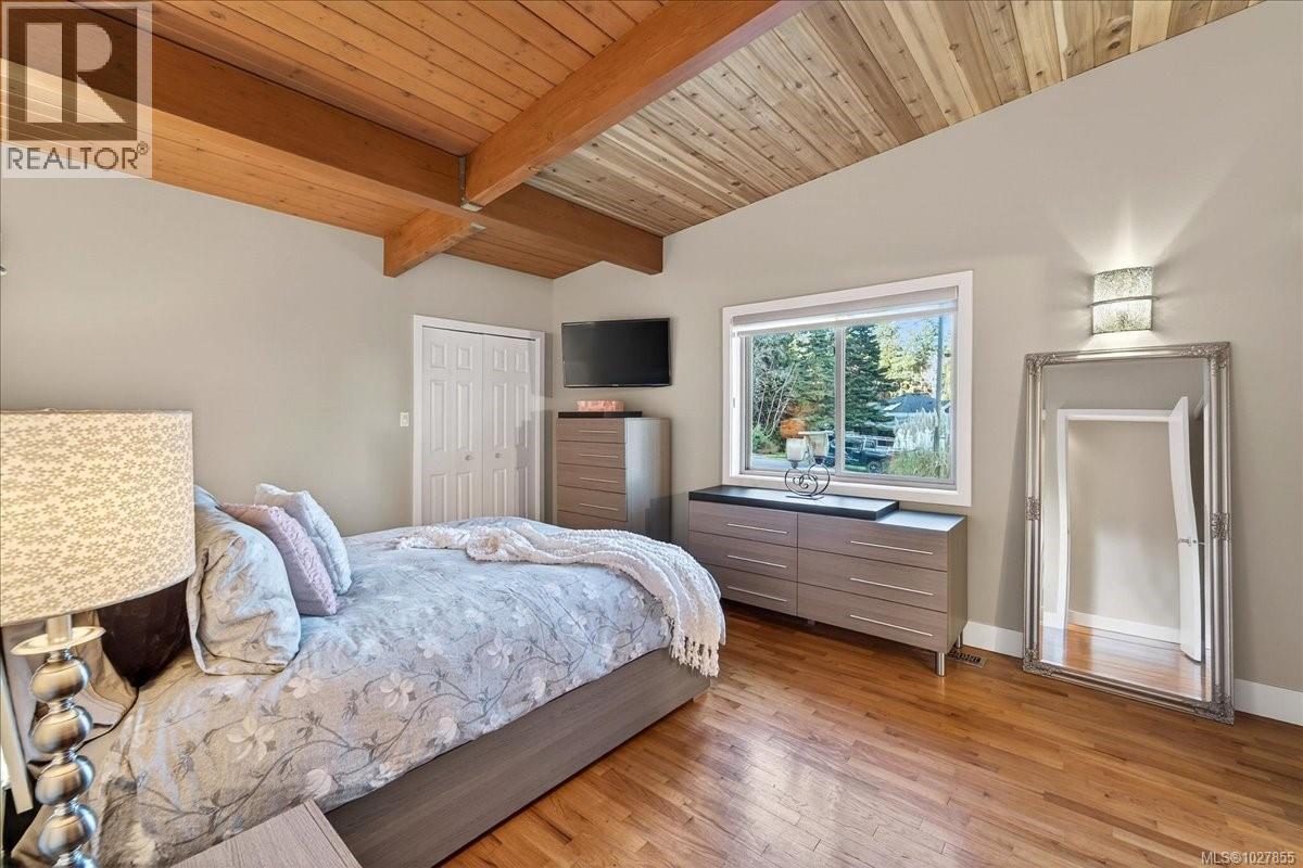  4348 Parkside Crescent, Saanich