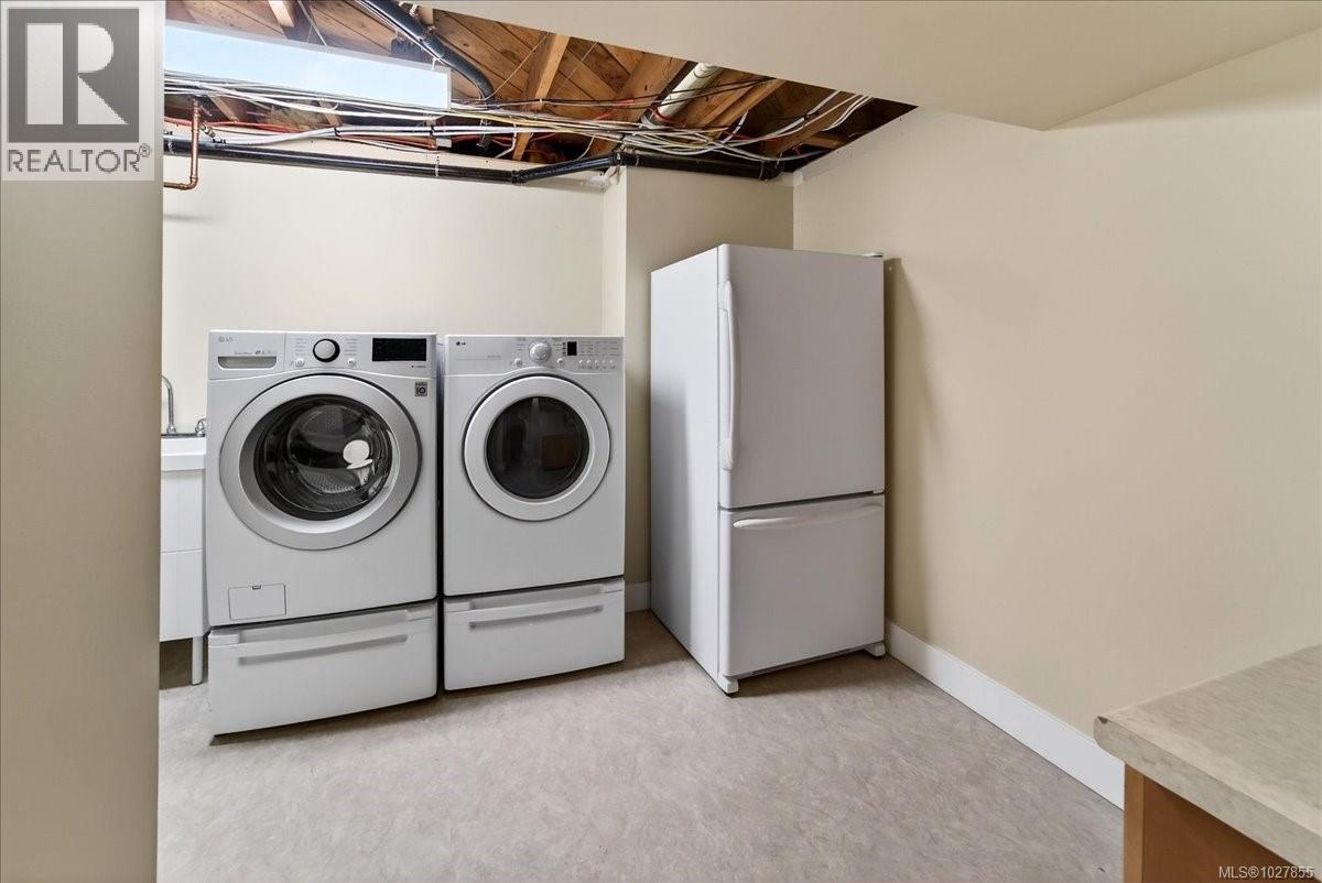  4348 Parkside Crescent, Saanich