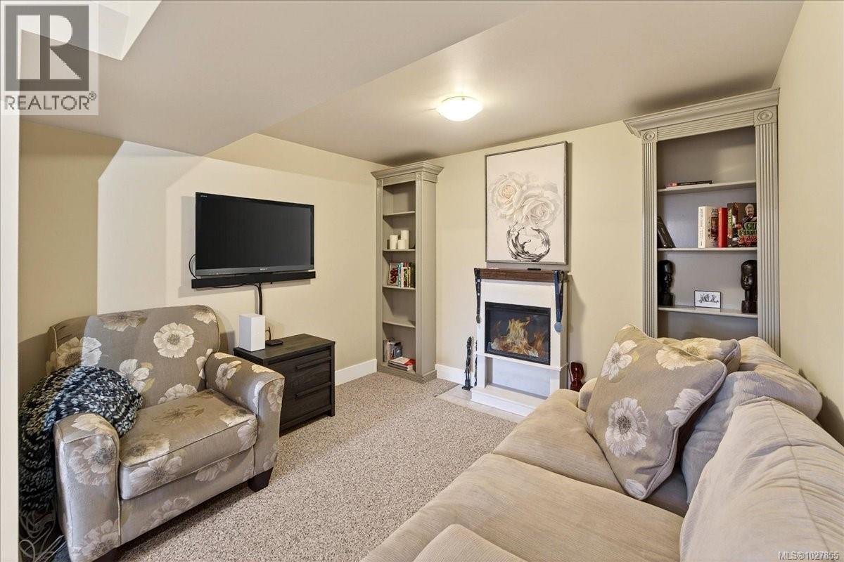  4348 Parkside Crescent, Saanich