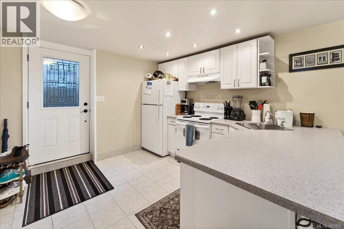  4348 Parkside Crescent, Saanich