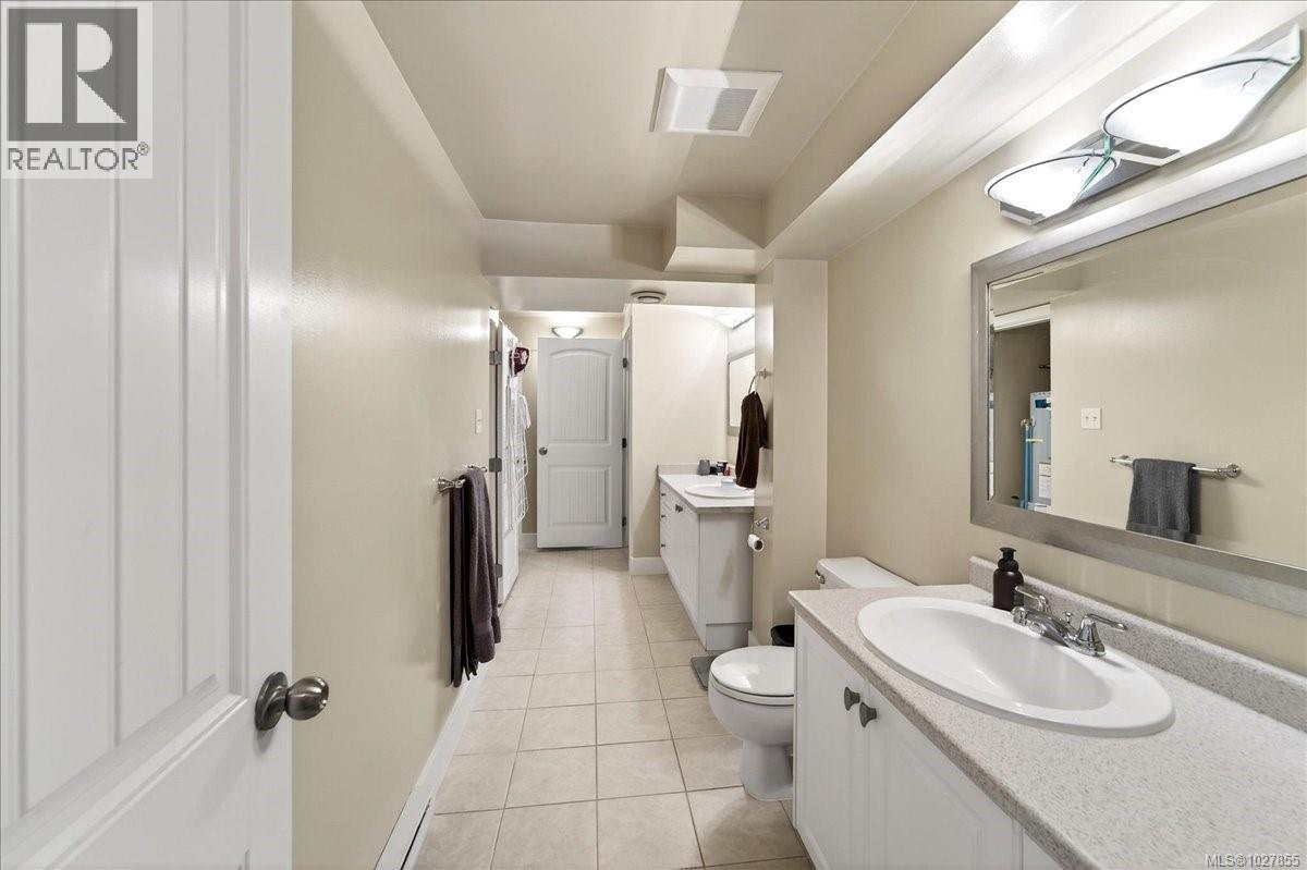  4348 Parkside Crescent, Saanich