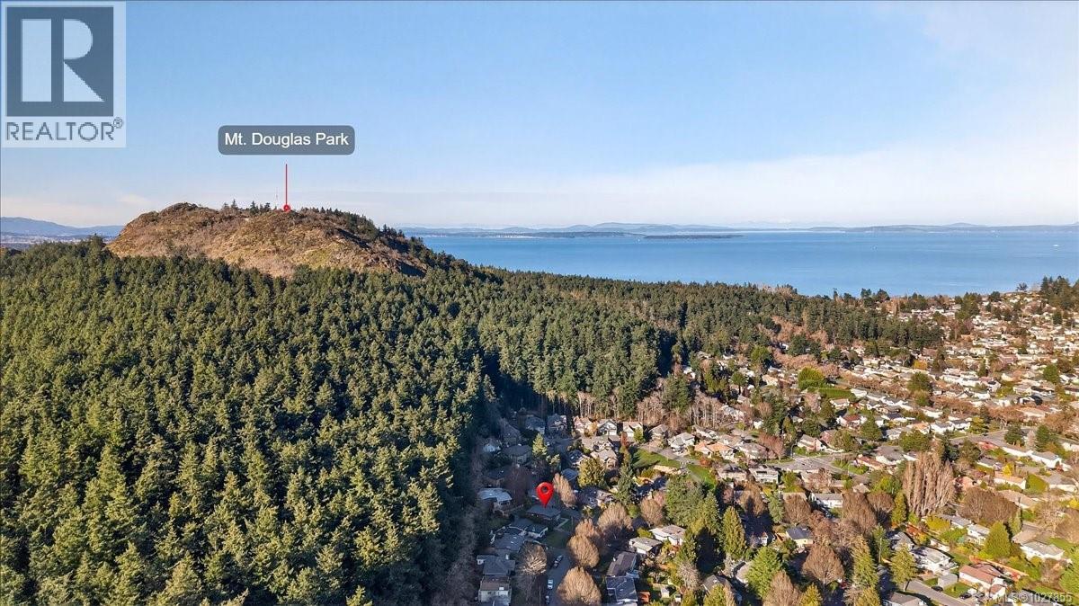  4348 Parkside Crescent, Saanich