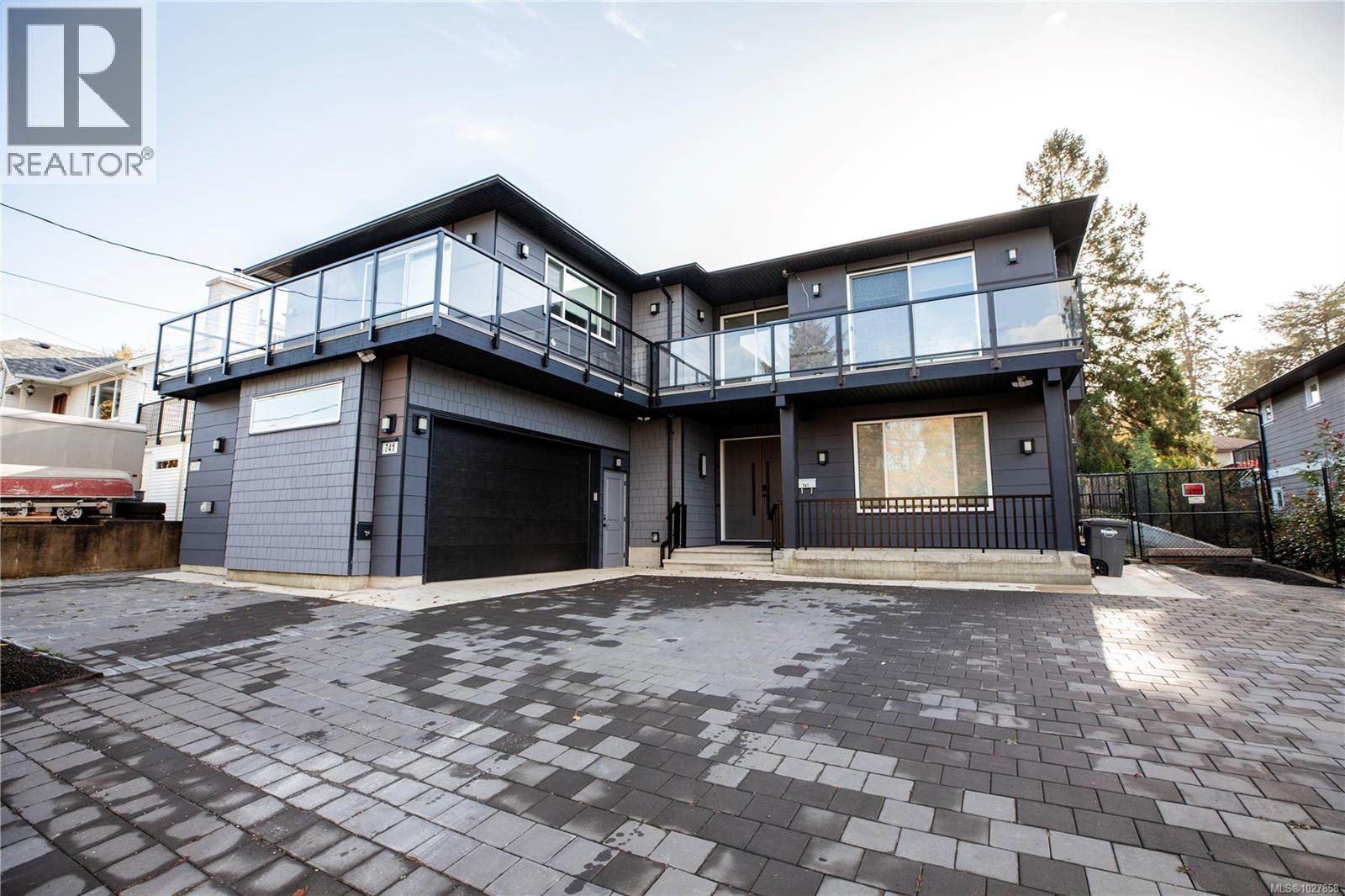  741 Snowdrop Avenue, Saanich
