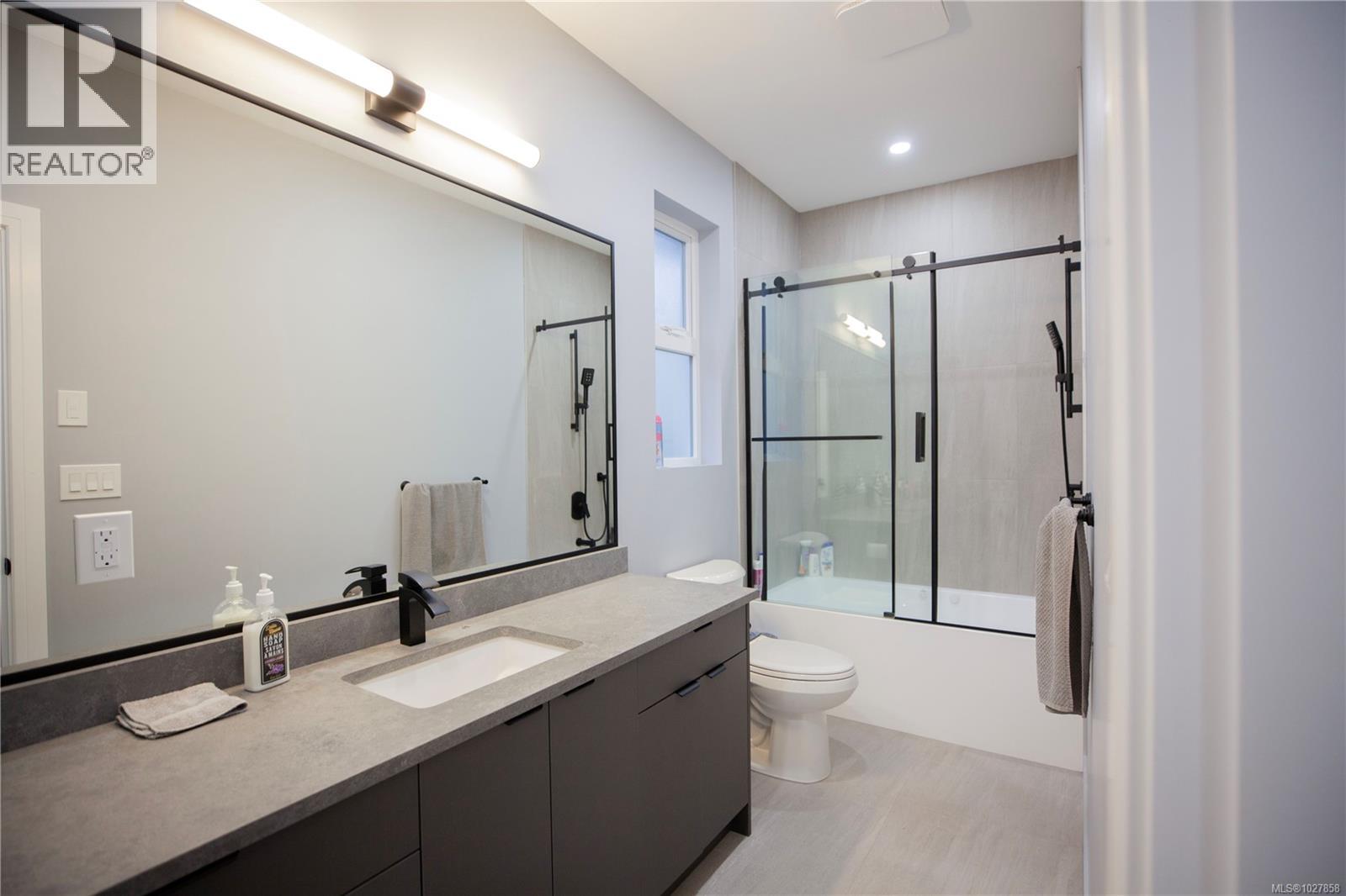  741 Snowdrop Avenue, Saanich