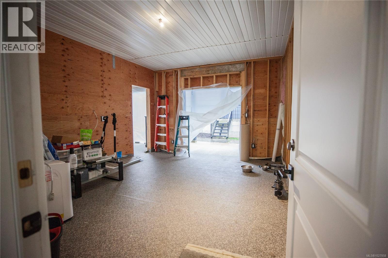  741 Snowdrop Avenue, Saanich