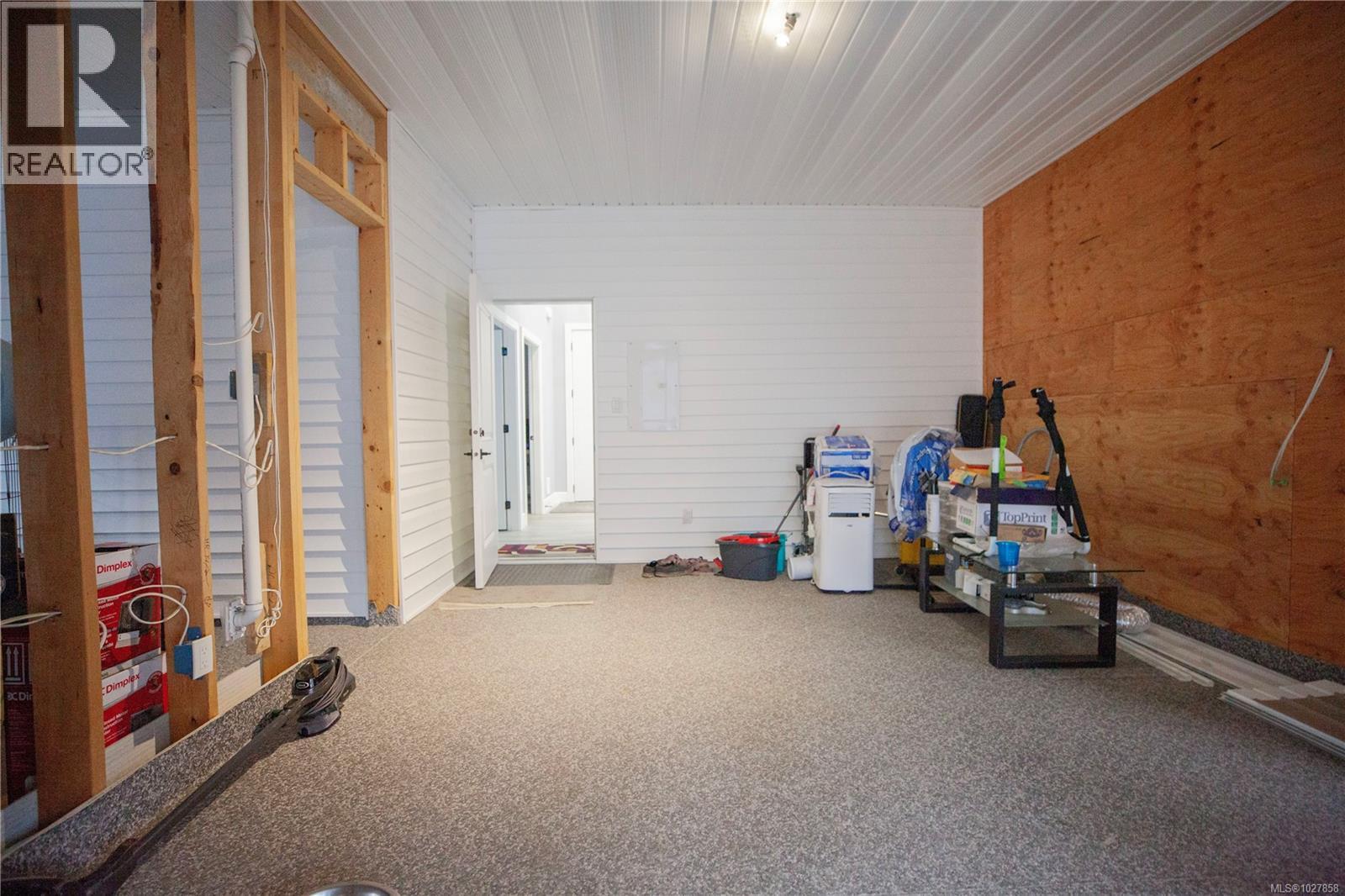  741 Snowdrop Avenue, Saanich