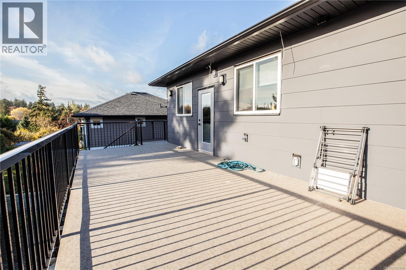  741 Snowdrop Avenue, Saanich