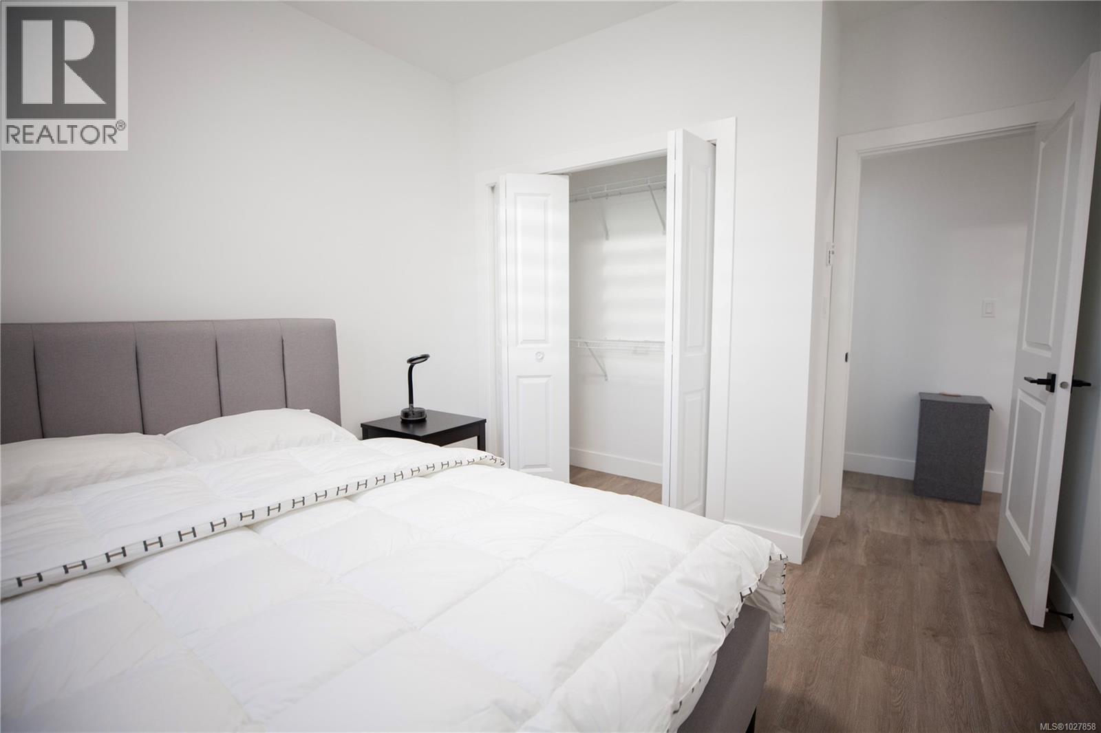  741 Snowdrop Avenue, Saanich