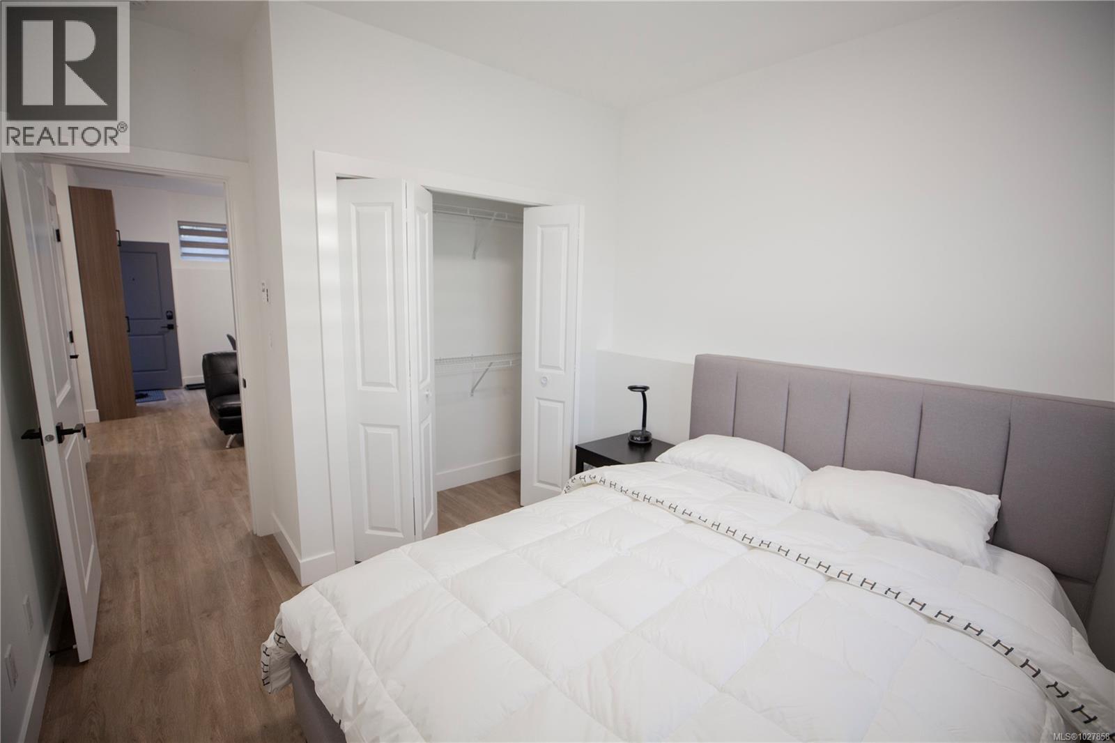  741 Snowdrop Avenue, Saanich