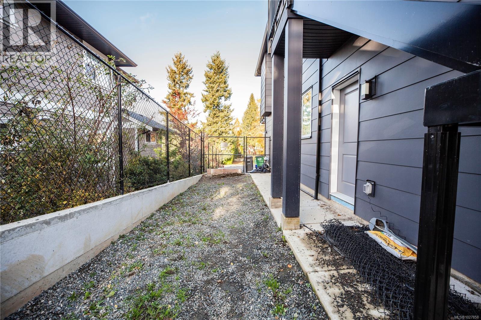  741 Snowdrop Avenue, Saanich