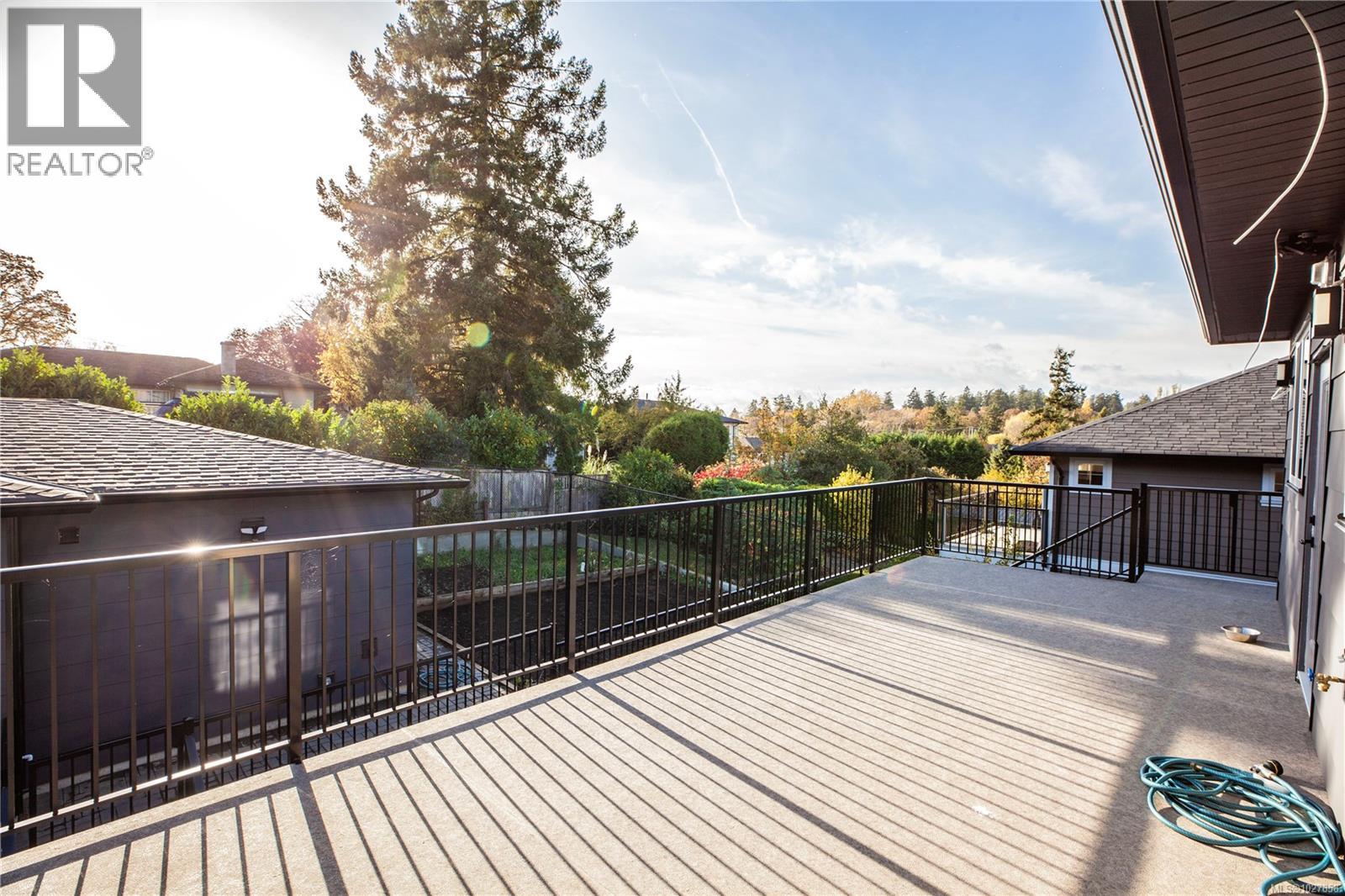  741 Snowdrop Avenue, Saanich