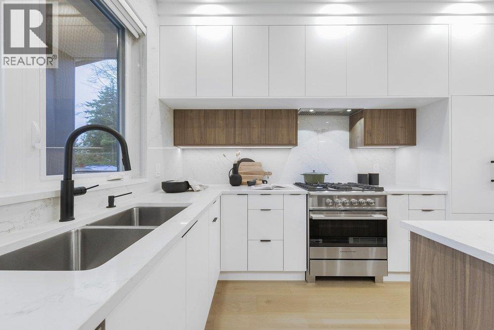 102 706 SMITH AVENUE, Coquitlam