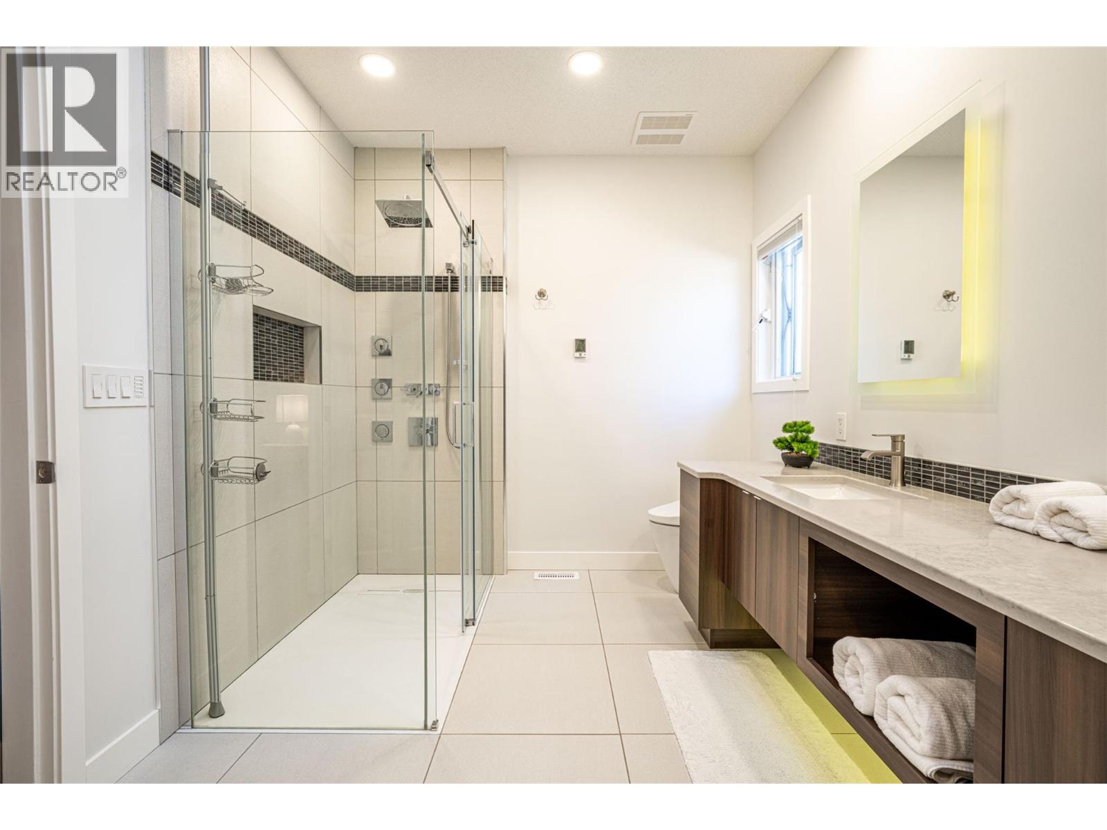  2102 Lillooet Court, Kelowna