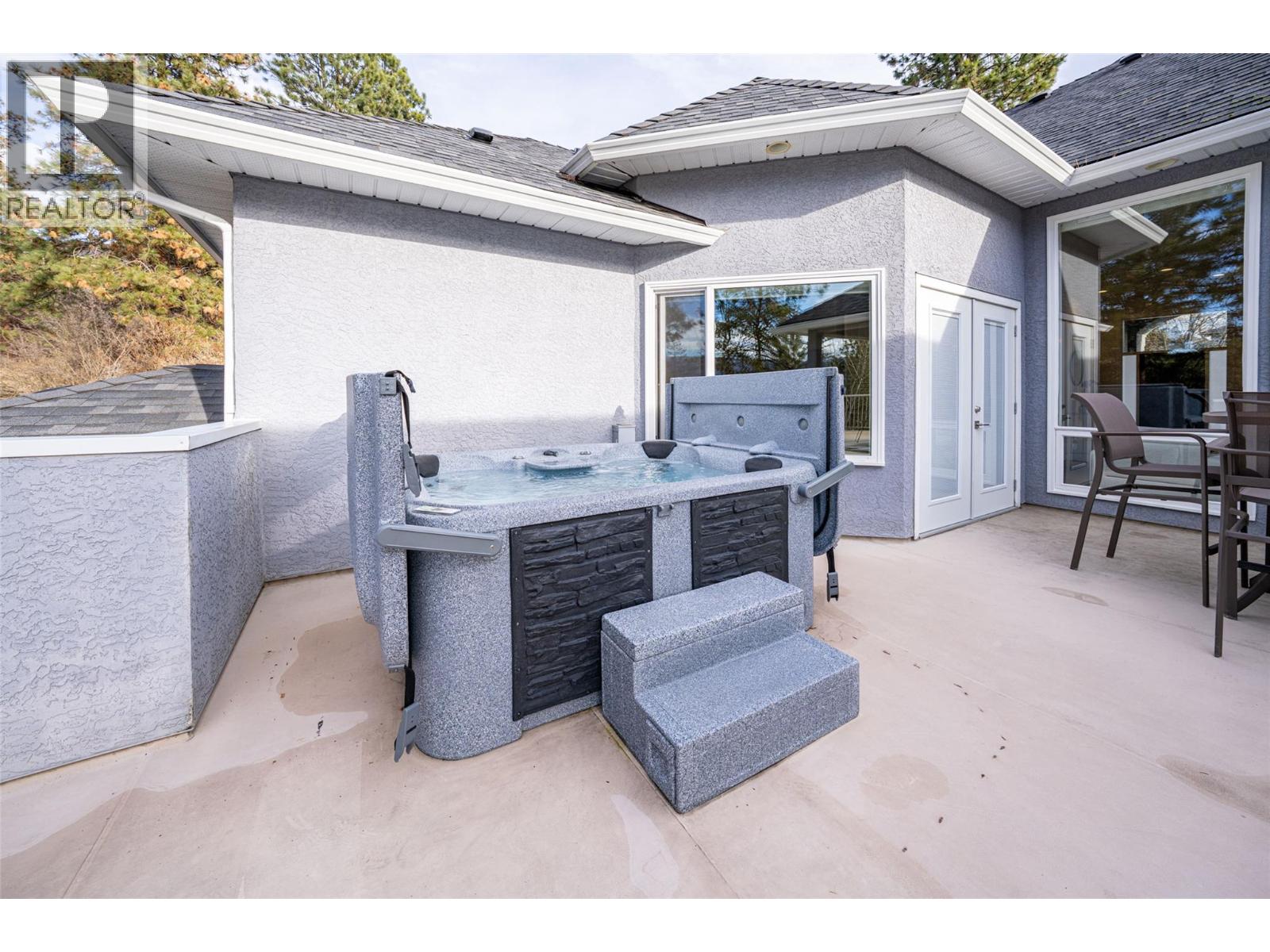  2102 Lillooet Court, Kelowna