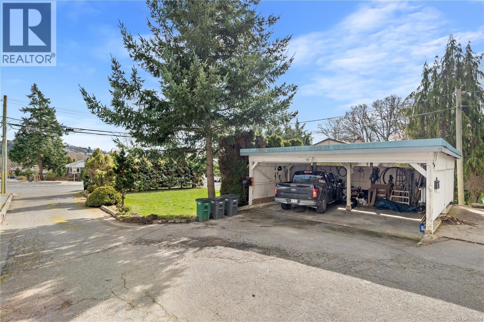  3560 Cedar Hill Road, Saanich