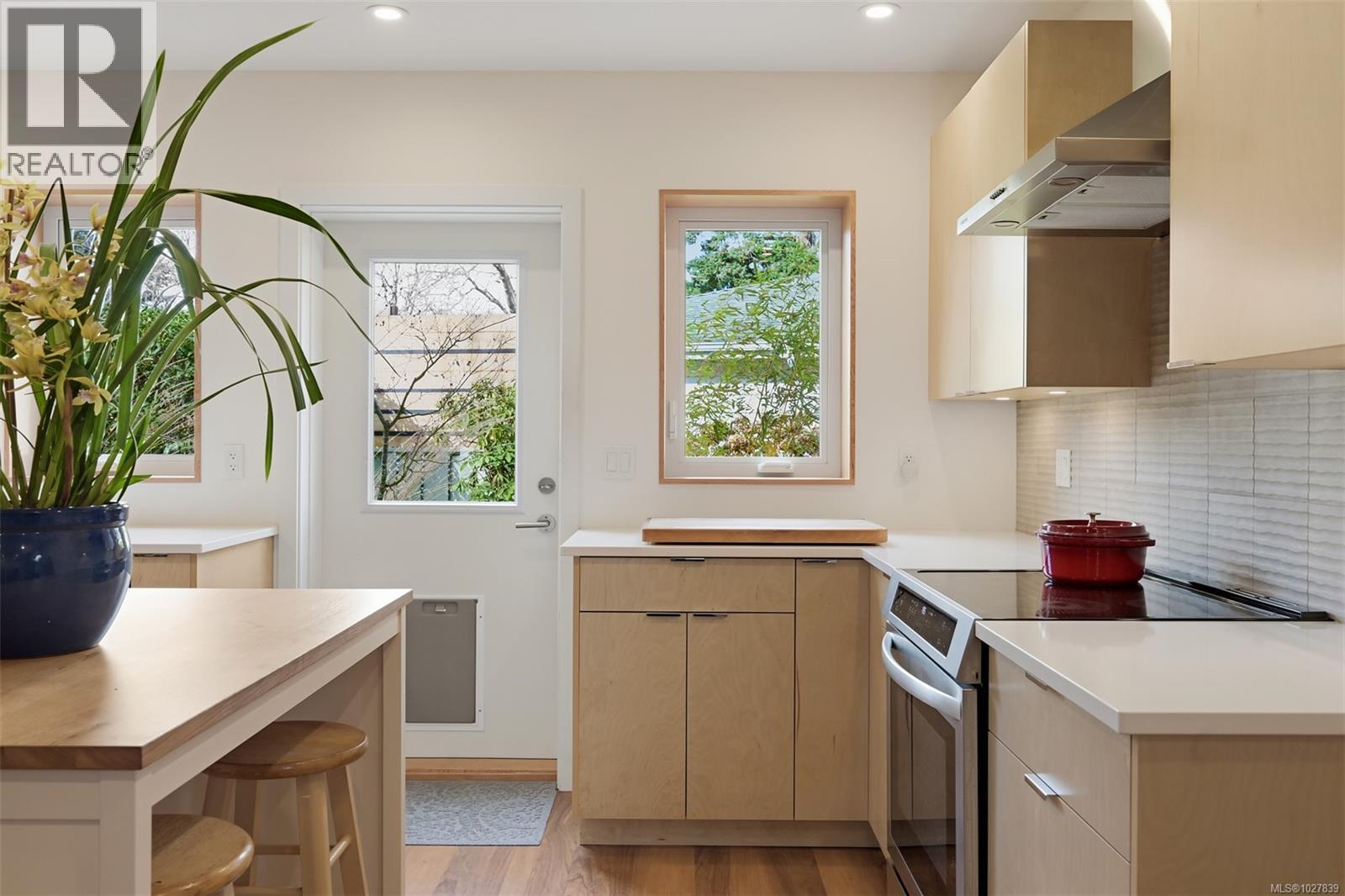  2011 Frederick Norris Road, Oak Bay